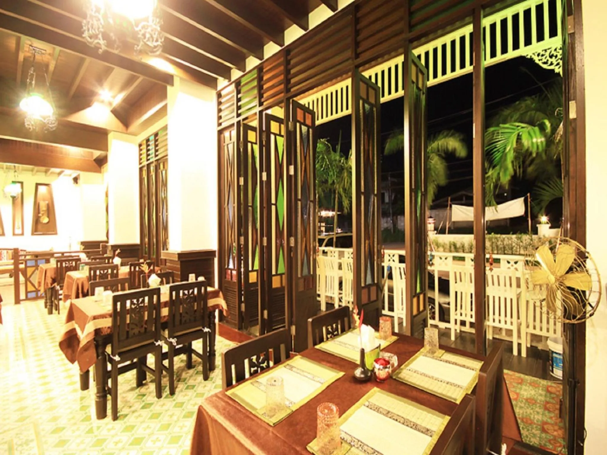 Restaurant/places to eat in Dee Andaman Hotel