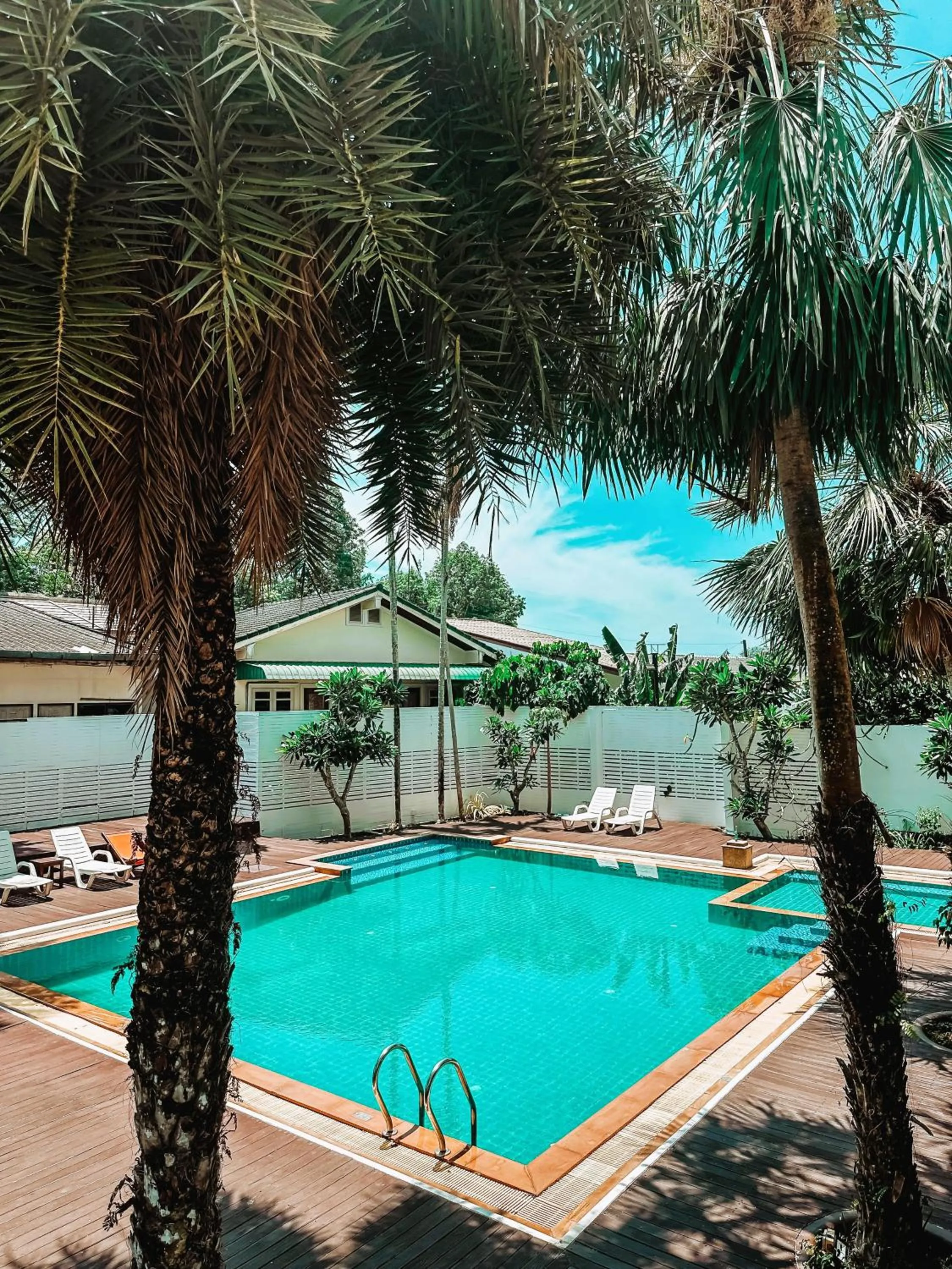 Swimming pool in Dee Andaman Hotel
