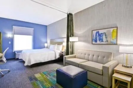 Living room, Bed in Home2 Suites By Hilton Blue Ash Cincinnati