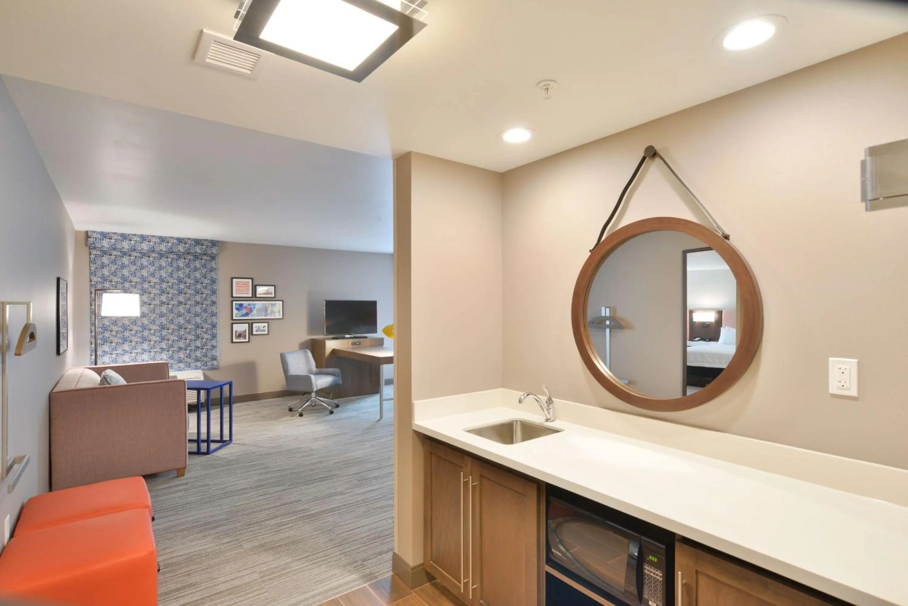 Bedroom in Hampton Inn & Suites Menomonie-UW Stout