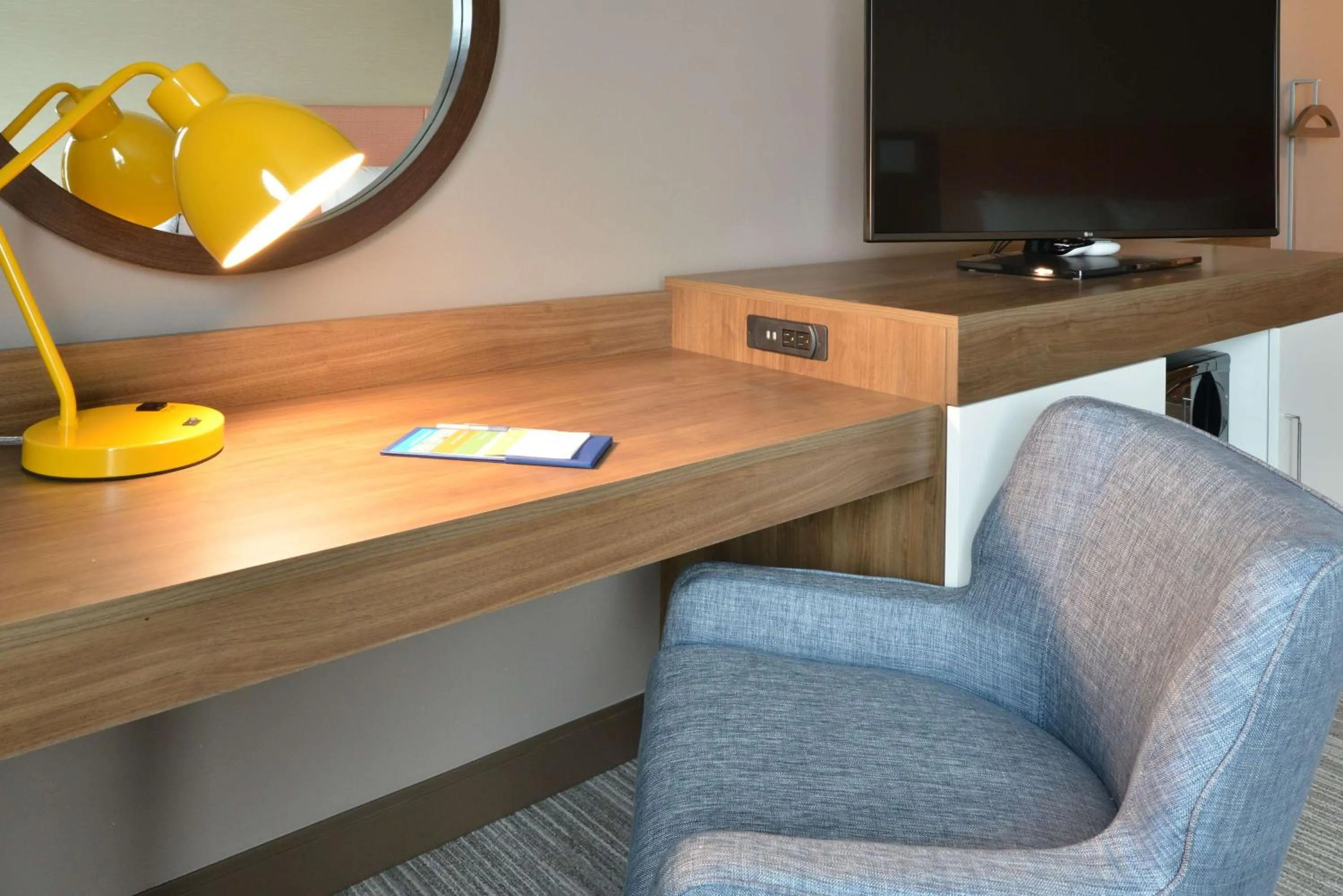 Bedroom in Hampton Inn & Suites Menomonie-UW Stout