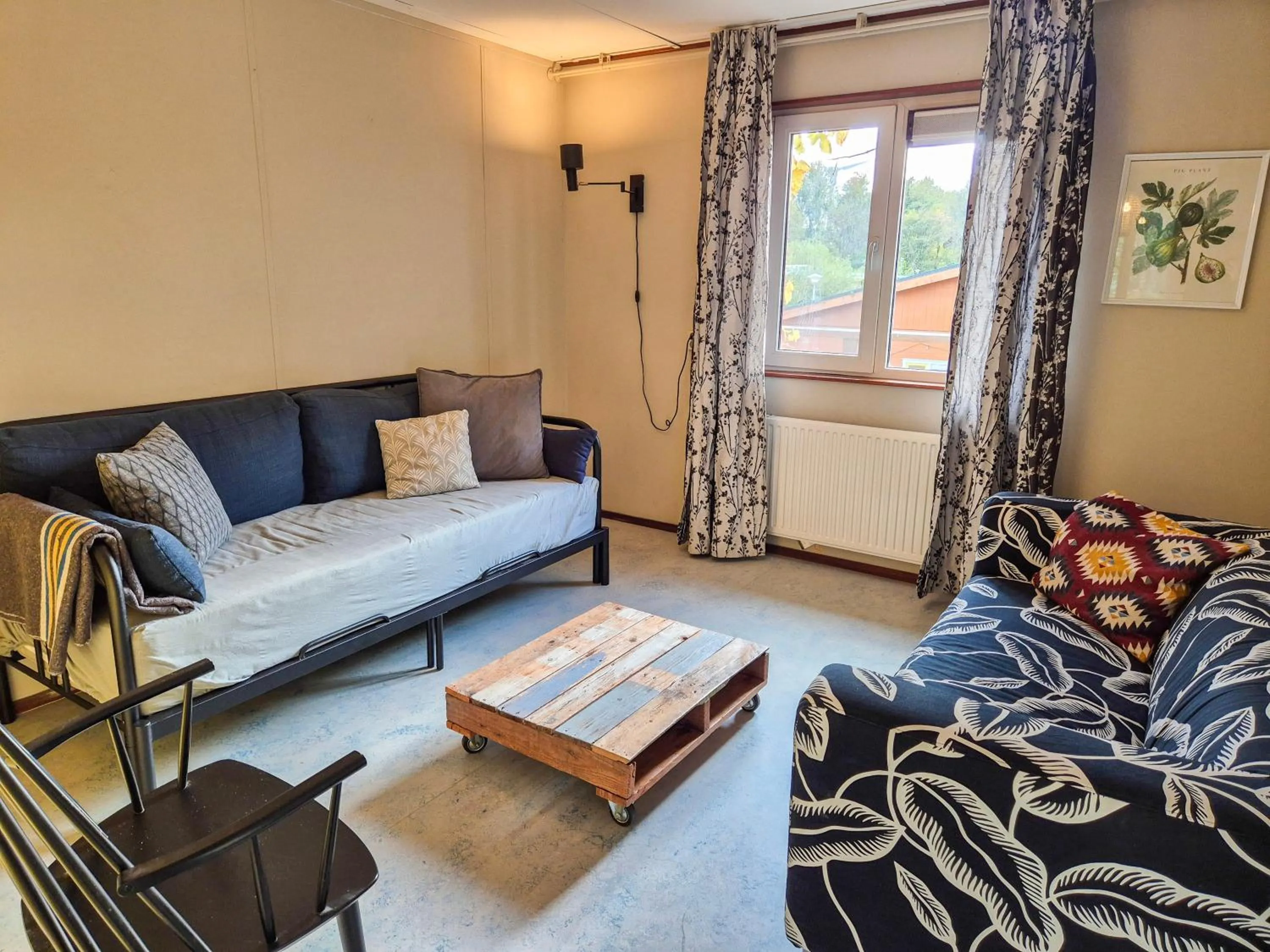 Living room, Bed in Amsterdam Farm Lodge