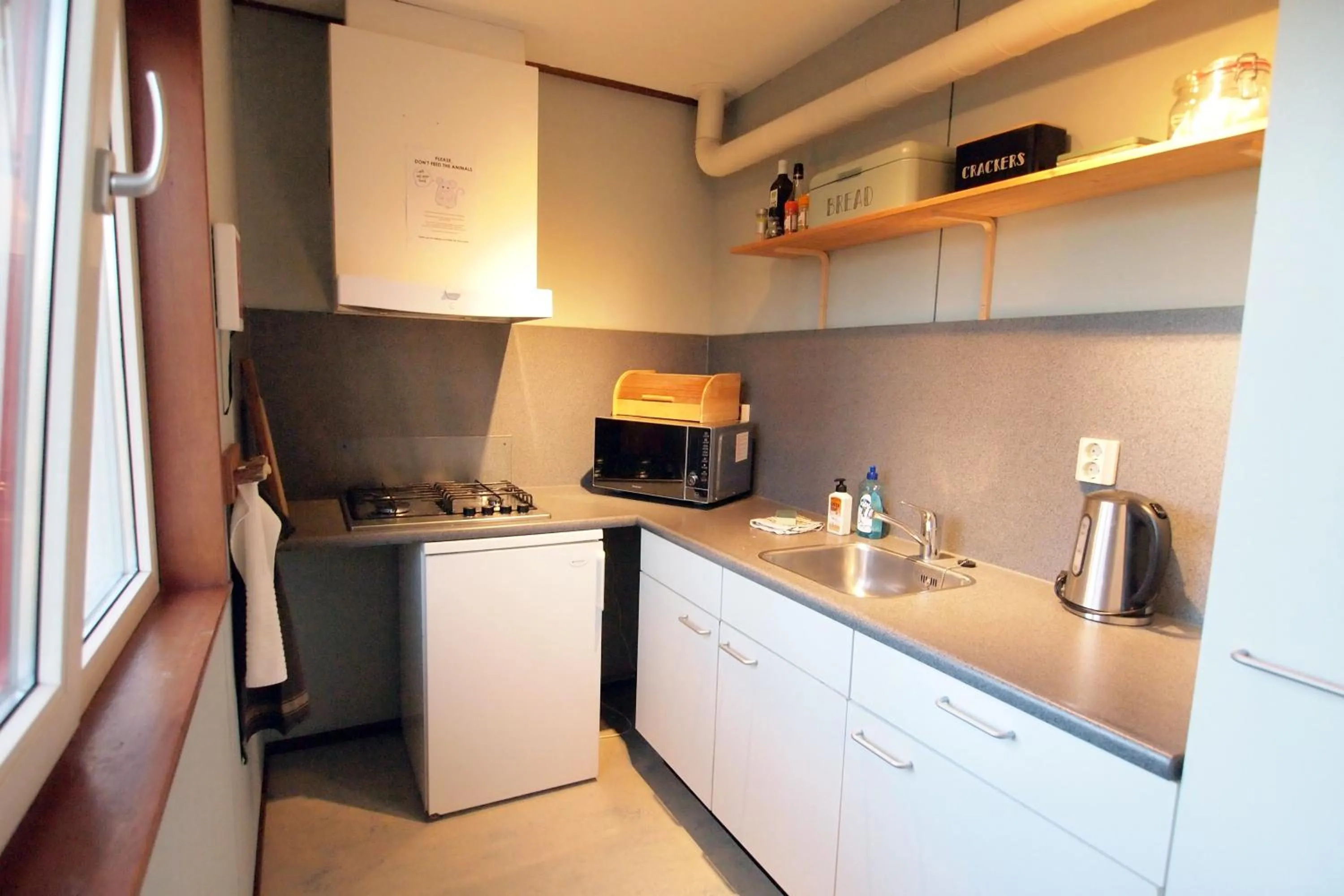 Kitchen or kitchenette in Amsterdam Farm Lodge