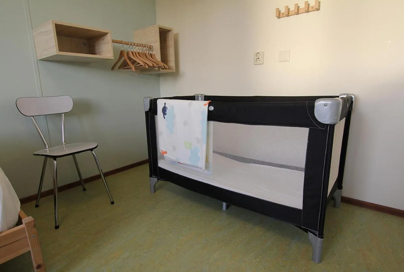 cot, Bed in Amsterdam Farm Lodge