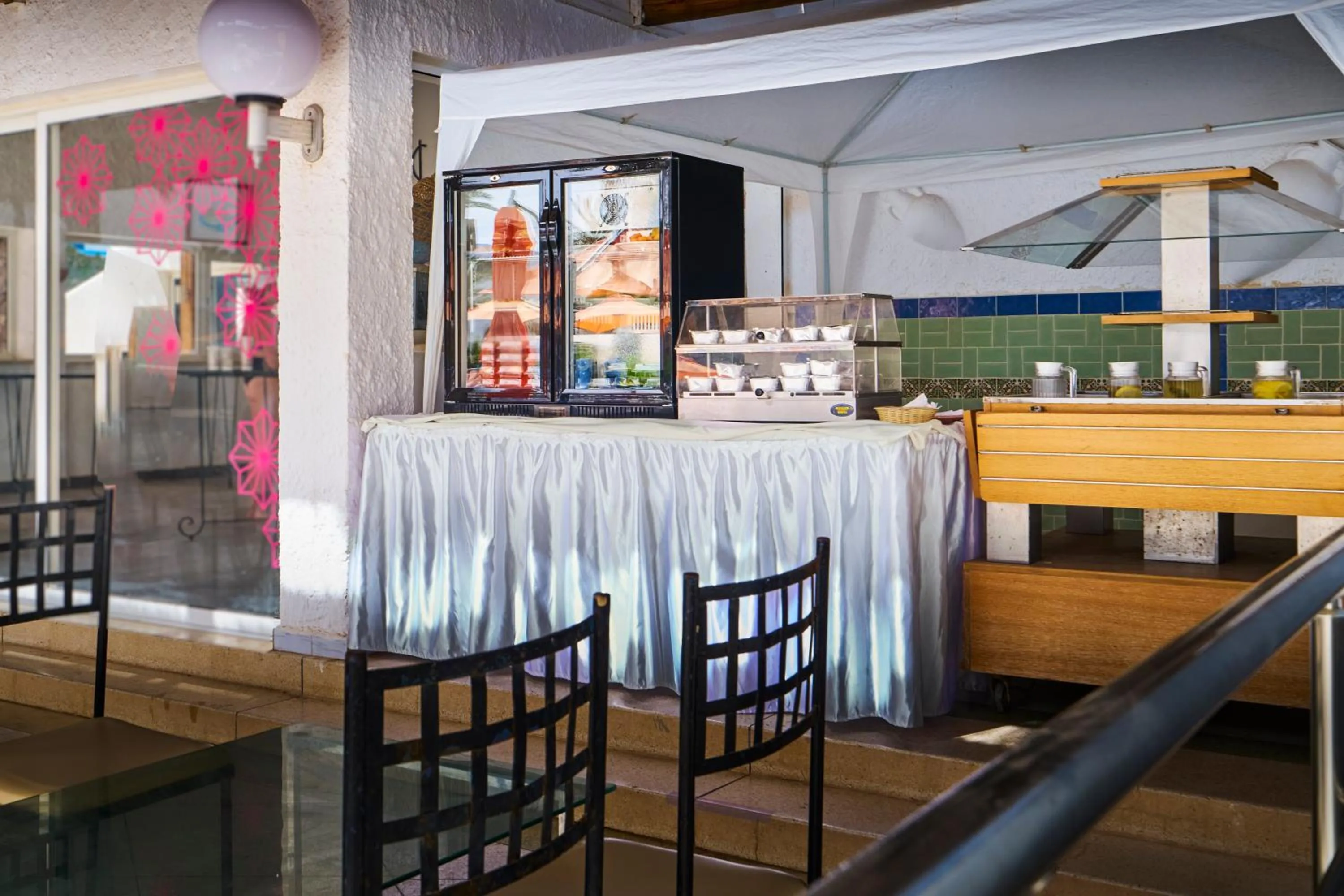 Restaurant/places to eat in Hari Club Beach Resort