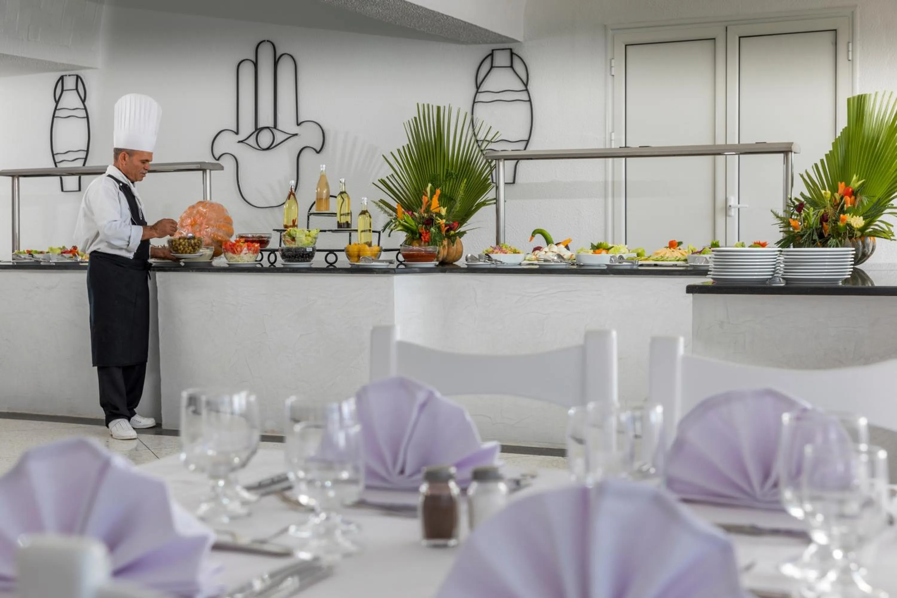 Restaurant/places to eat in Hari Club Beach Resort