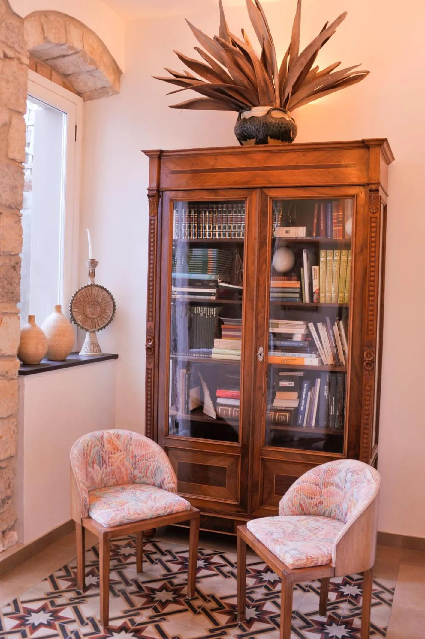 Library in Hotel Villa Pimpina