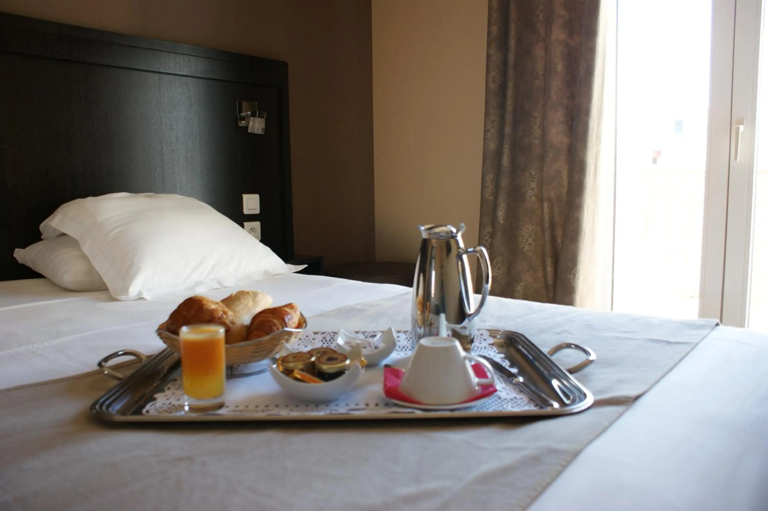 TV and multimedia, Bed in Hotel Molière