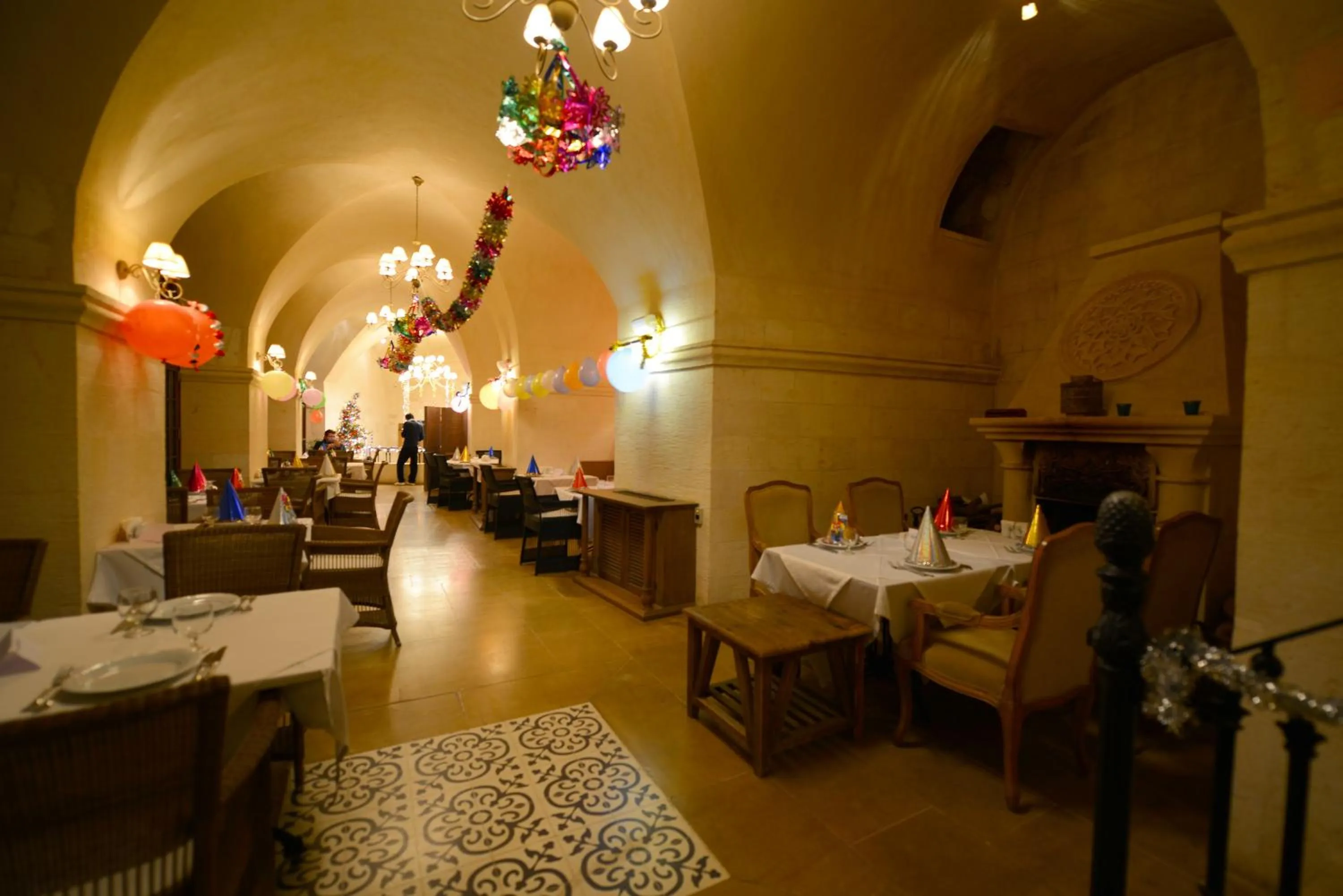 Restaurant/places to eat in Shmayaa Hotel