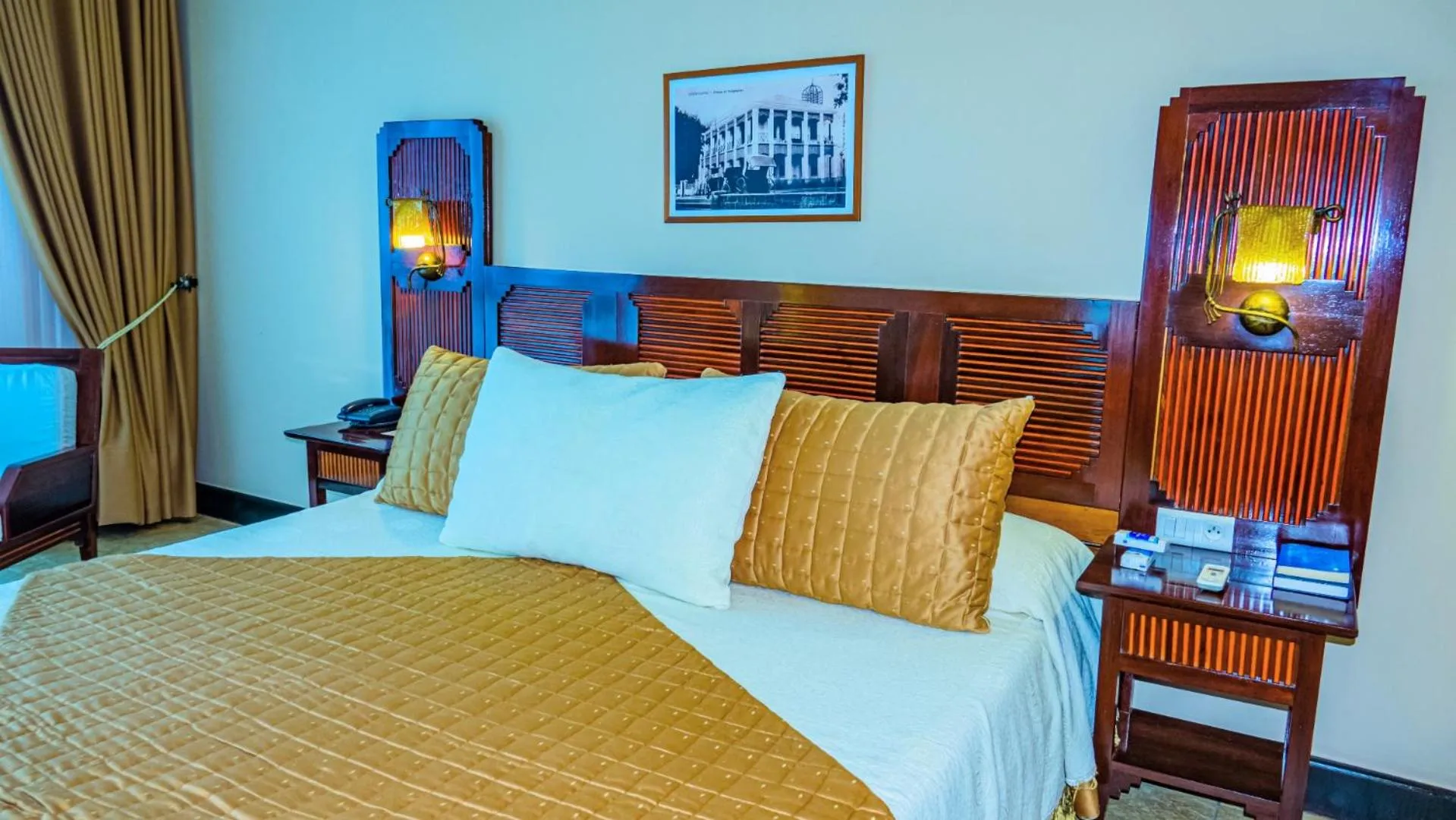 Bed in Le Grand Hôtel Diego