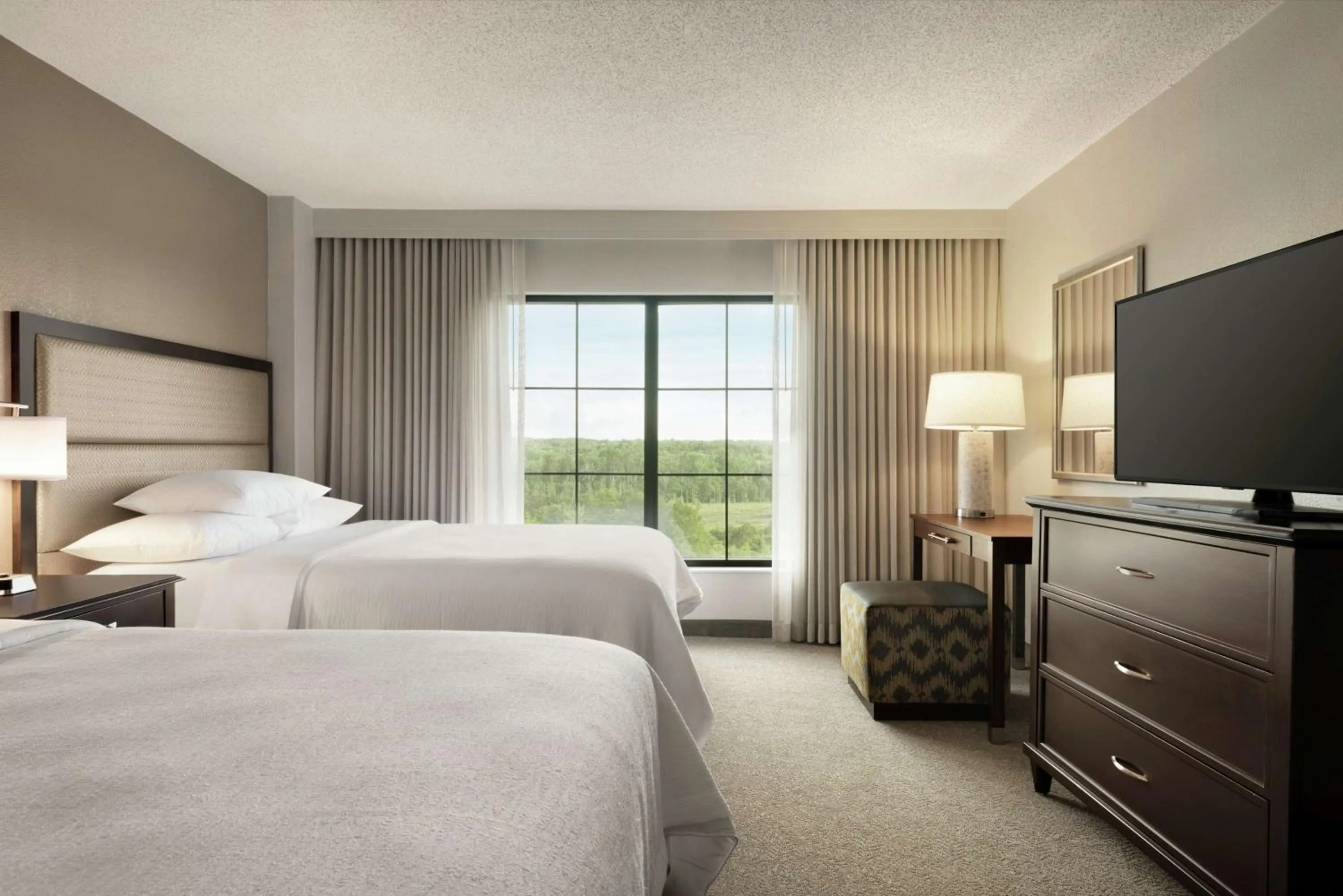 Bedroom, Bed in Embassy Suites by Hilton Atlanta Alpharetta