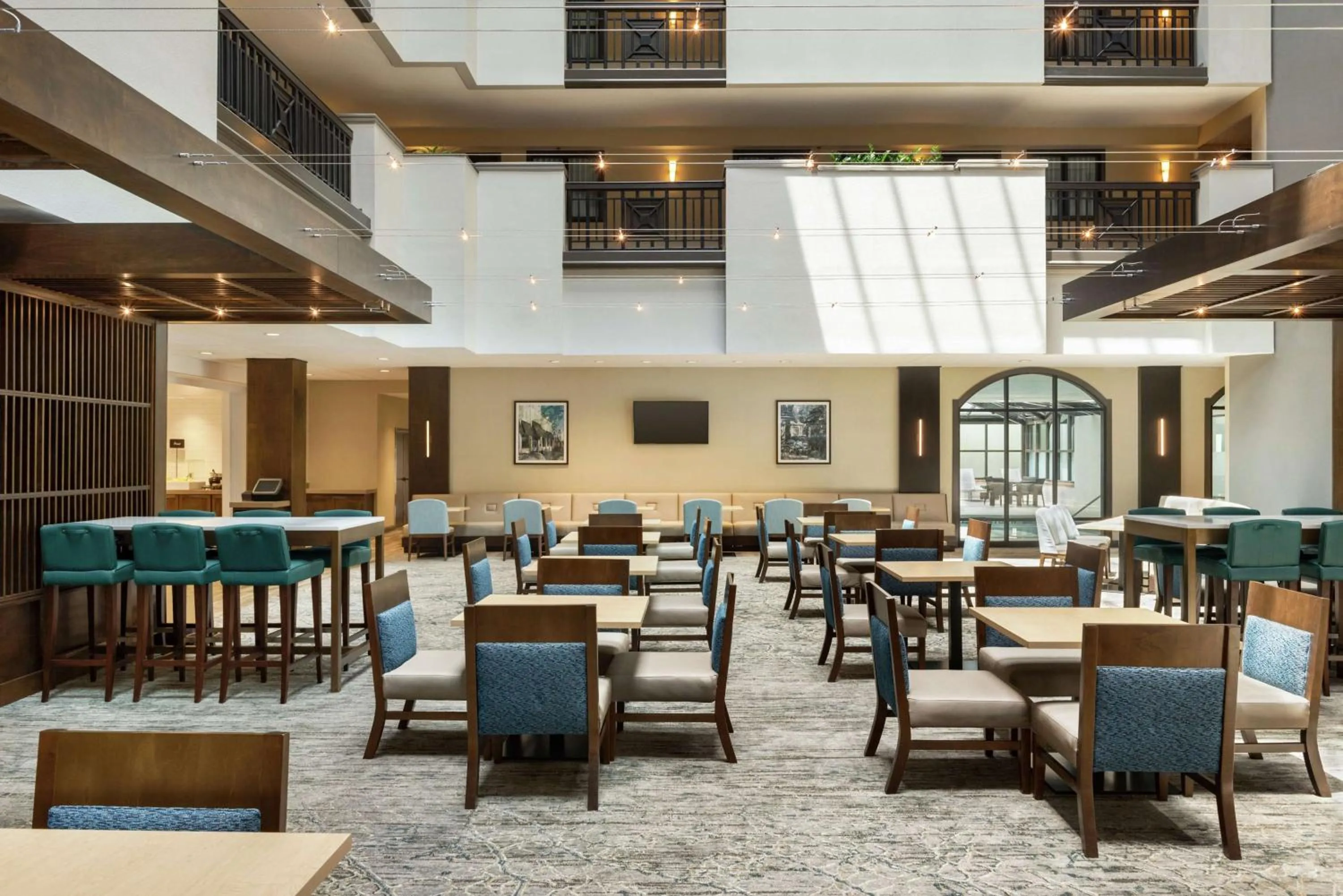 Restaurant/places to eat in Embassy Suites by Hilton Atlanta Alpharetta