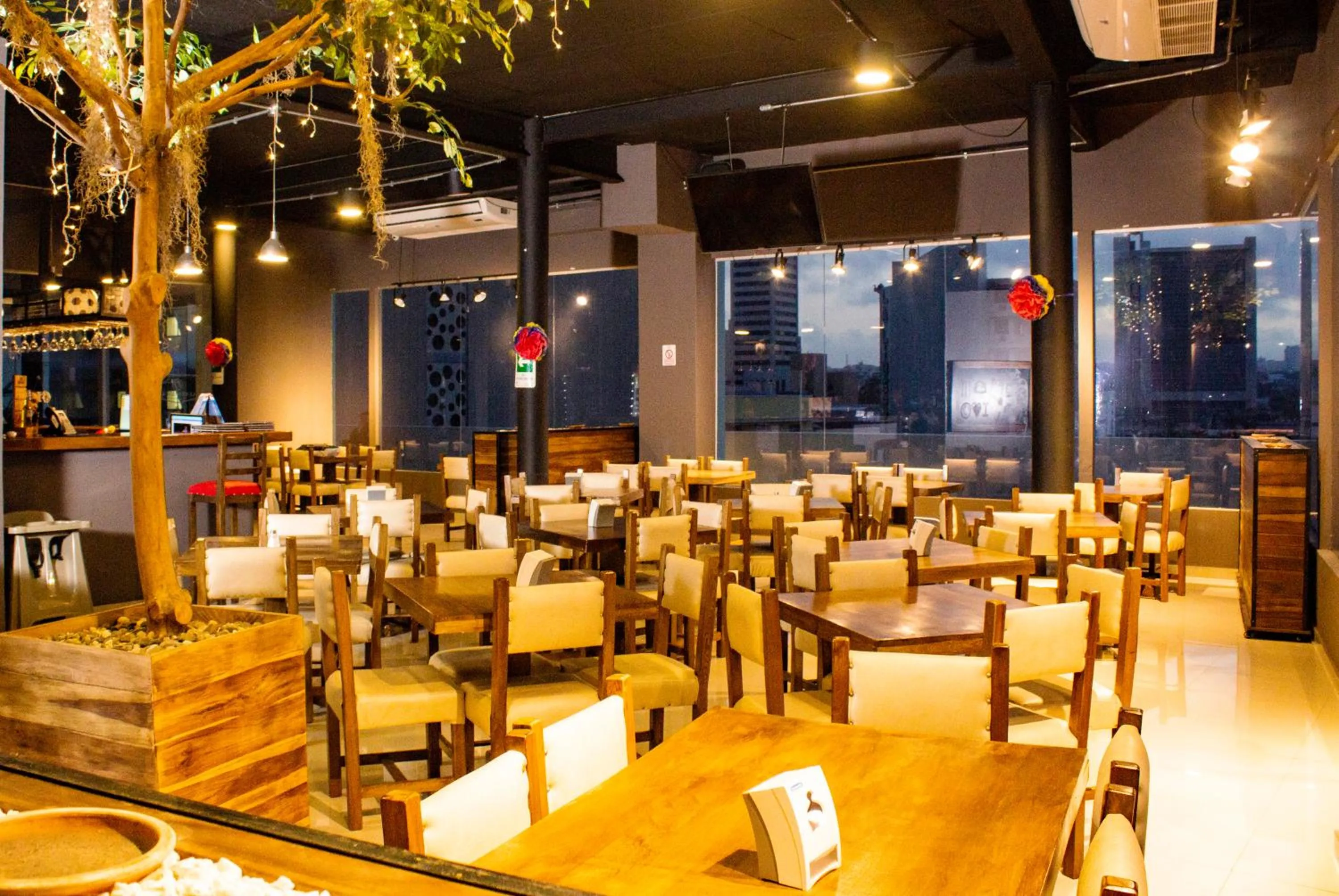 Restaurant/places to eat in Hotel Med Barranquilla Centro