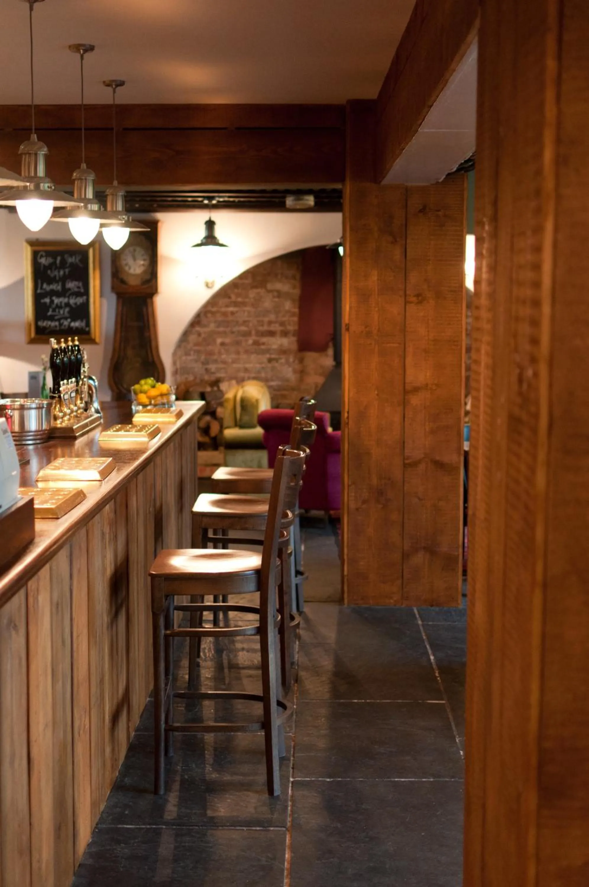 Lounge or bar in Oak Inn