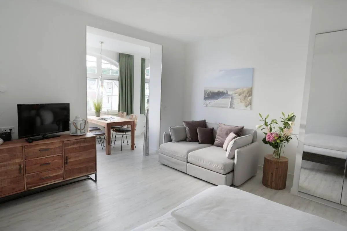 Communal lounge/ TV room in Hotel Glückauf 1908