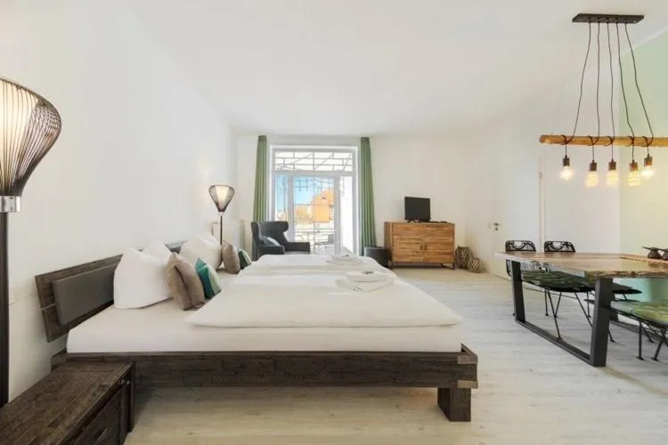 Photo of the whole room, Bed in Hotel Glückauf 1908