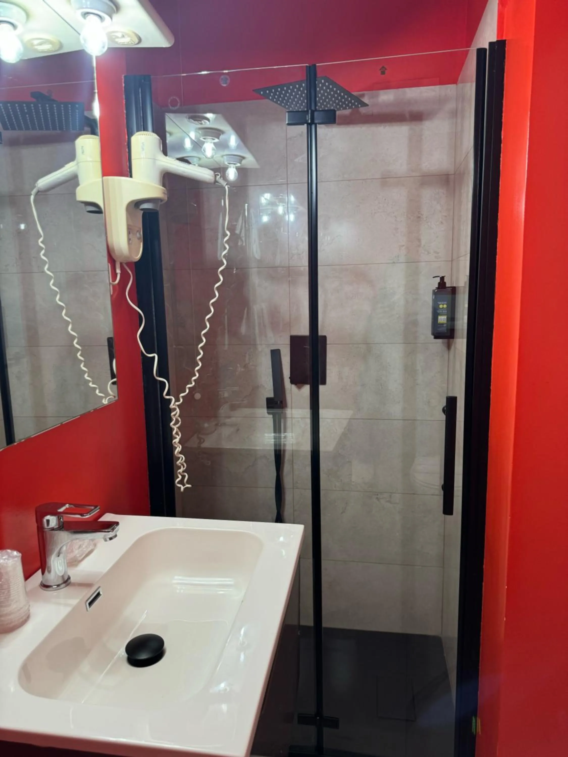 Shower in Hotel Veronese
