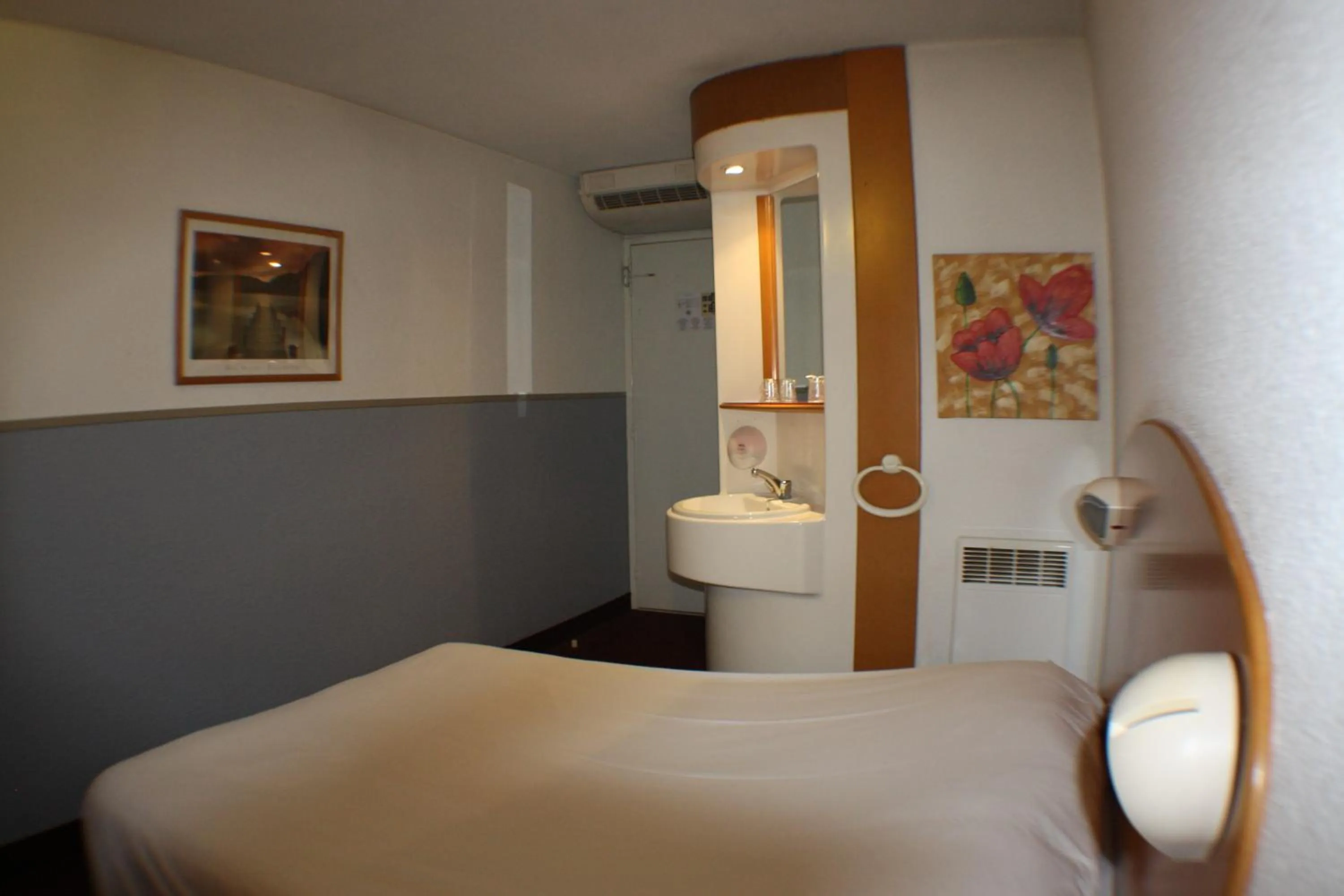 Bed in Quick Palace Lyon Saint-Priest