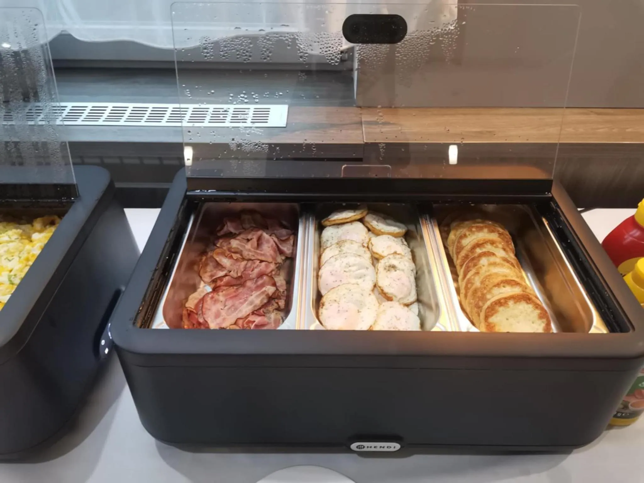 Breakfast in Hotel Monde