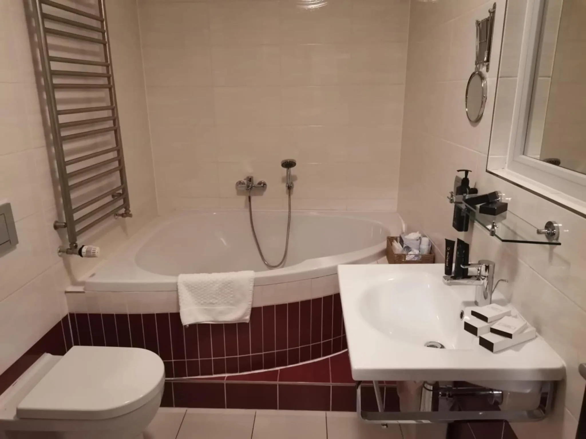 Toilet in Hotel Monde