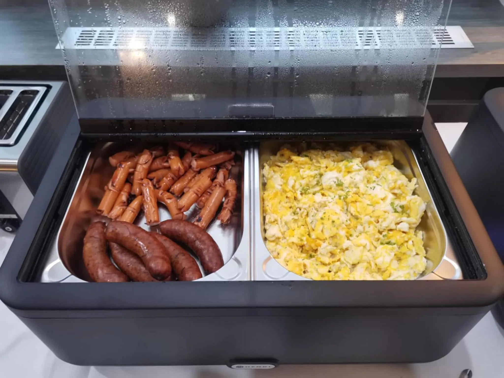 Breakfast in Hotel Monde