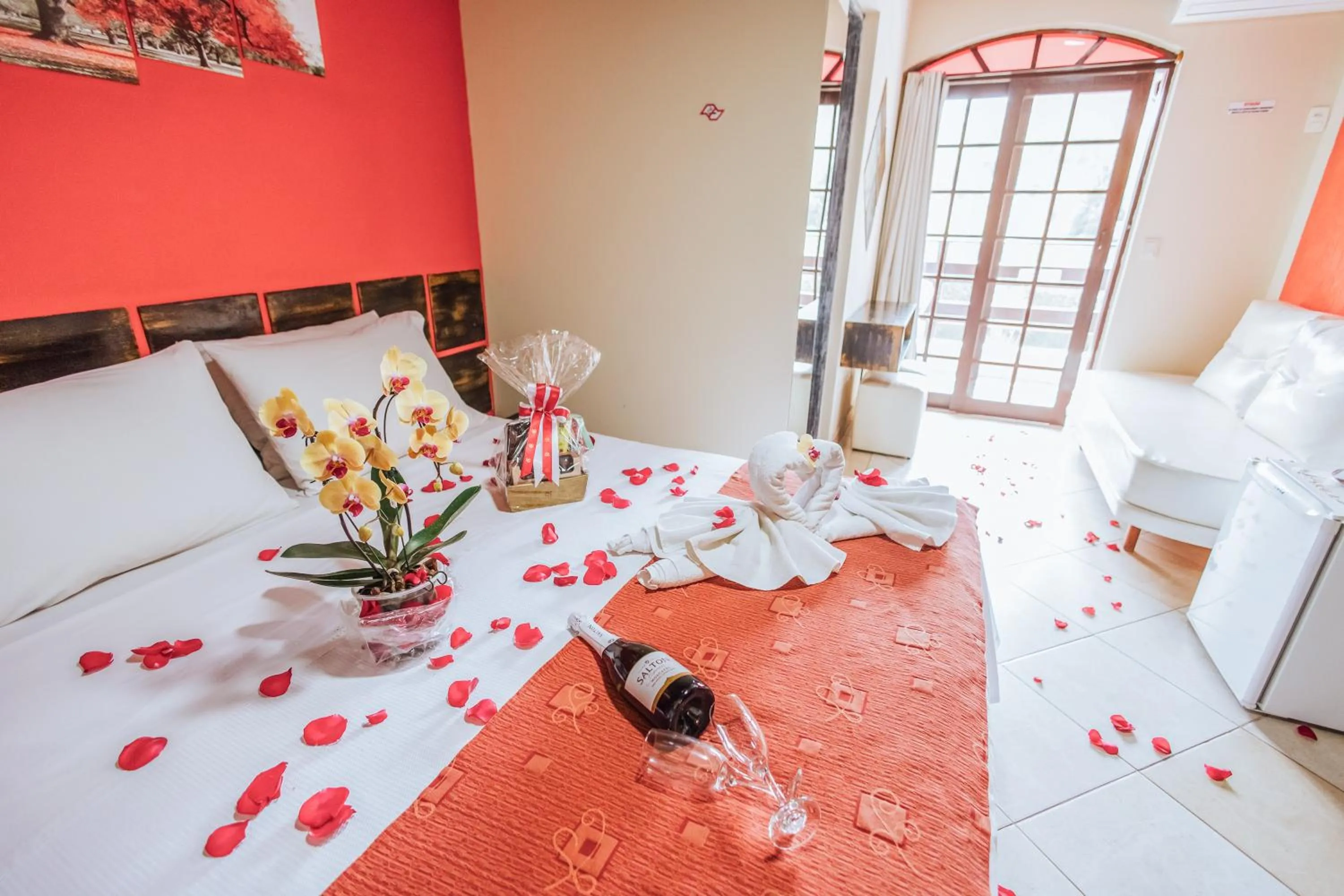 wedding, Bed in VELINN Pousada Casa de Pedra Ilhabela