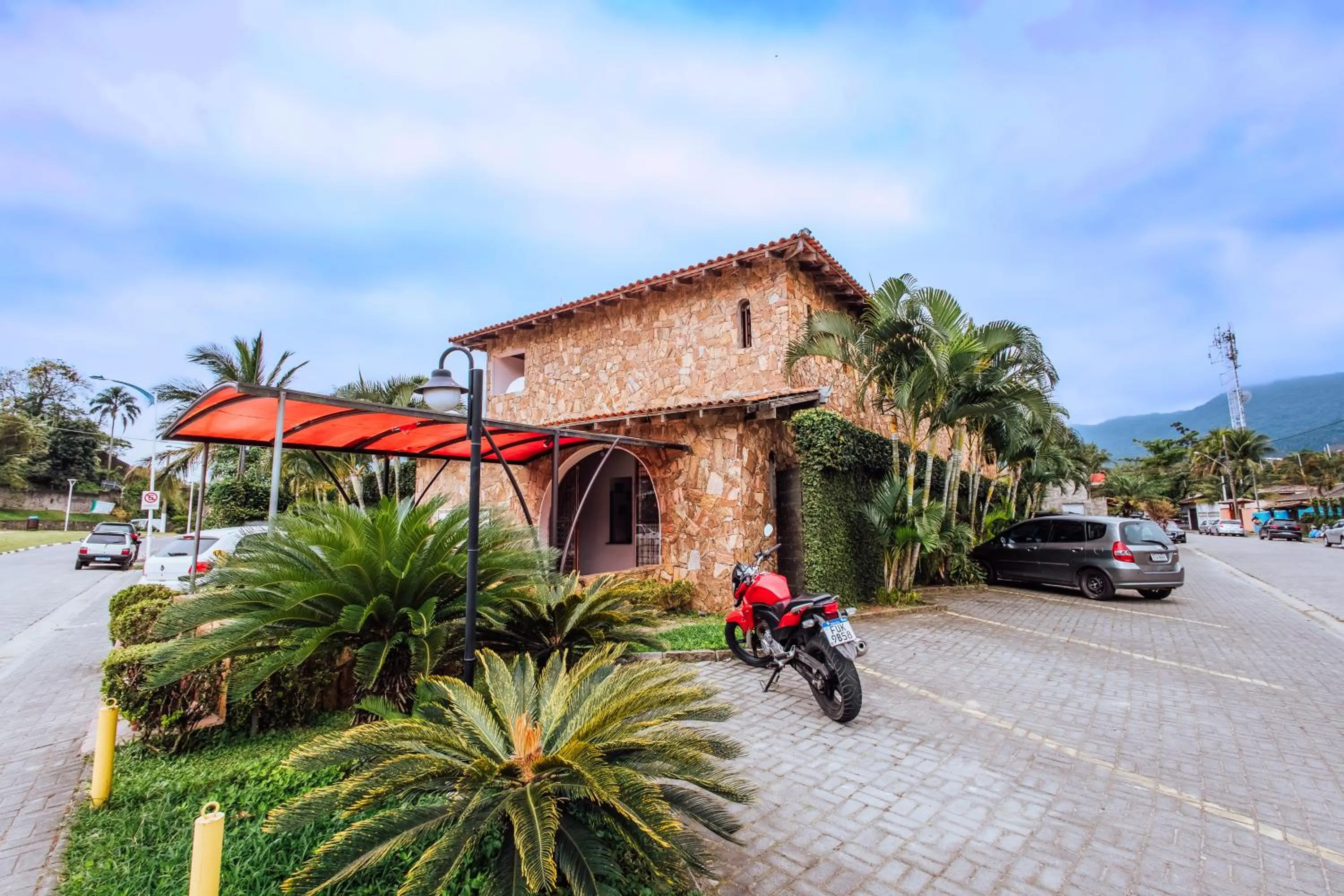 Parking in VELINN Pousada Casa de Pedra Ilhabela