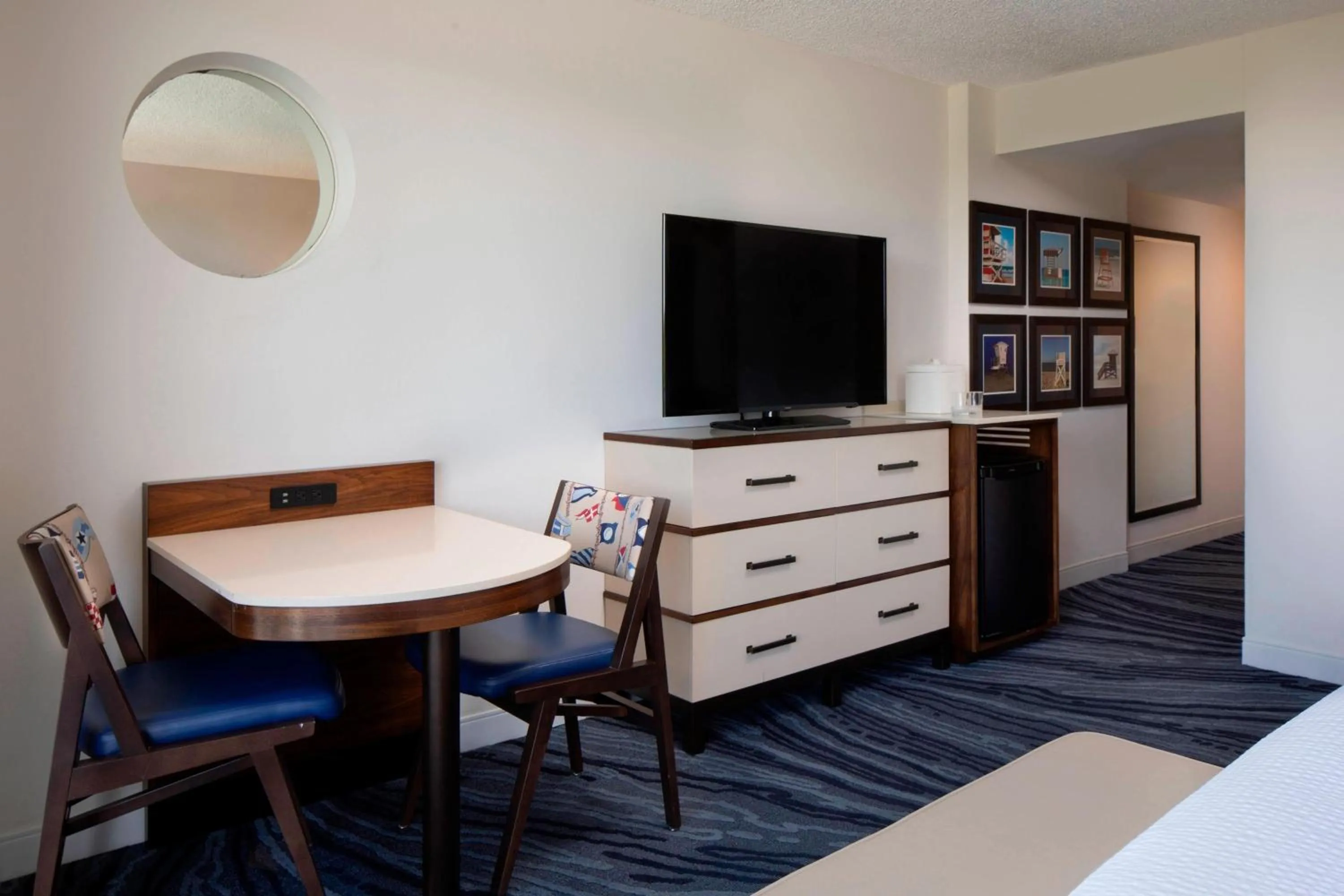 Living room in Courtyard by Marriott Key Largo