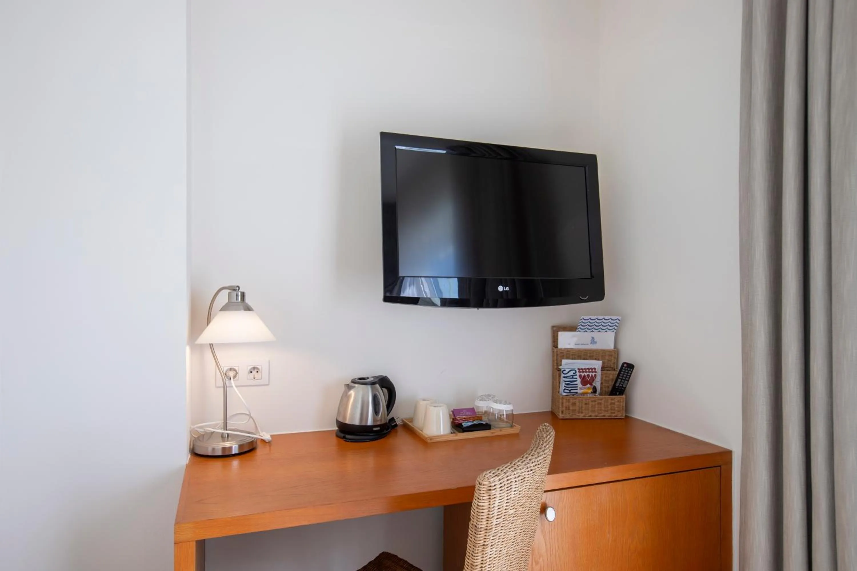 TV and multimedia in Hotel Llafranch