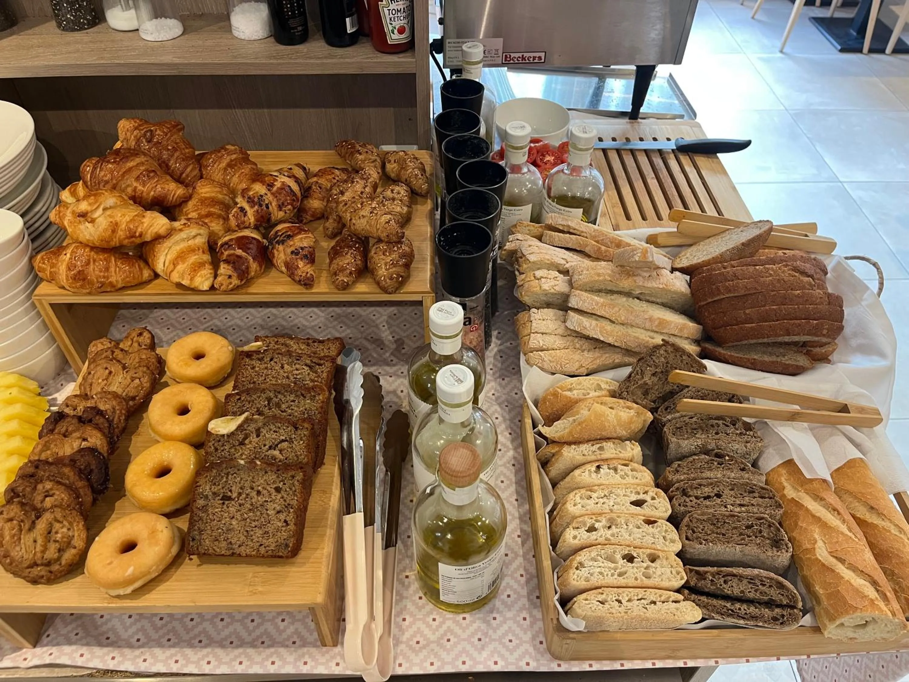 Buffet breakfast in Hotel Llafranch