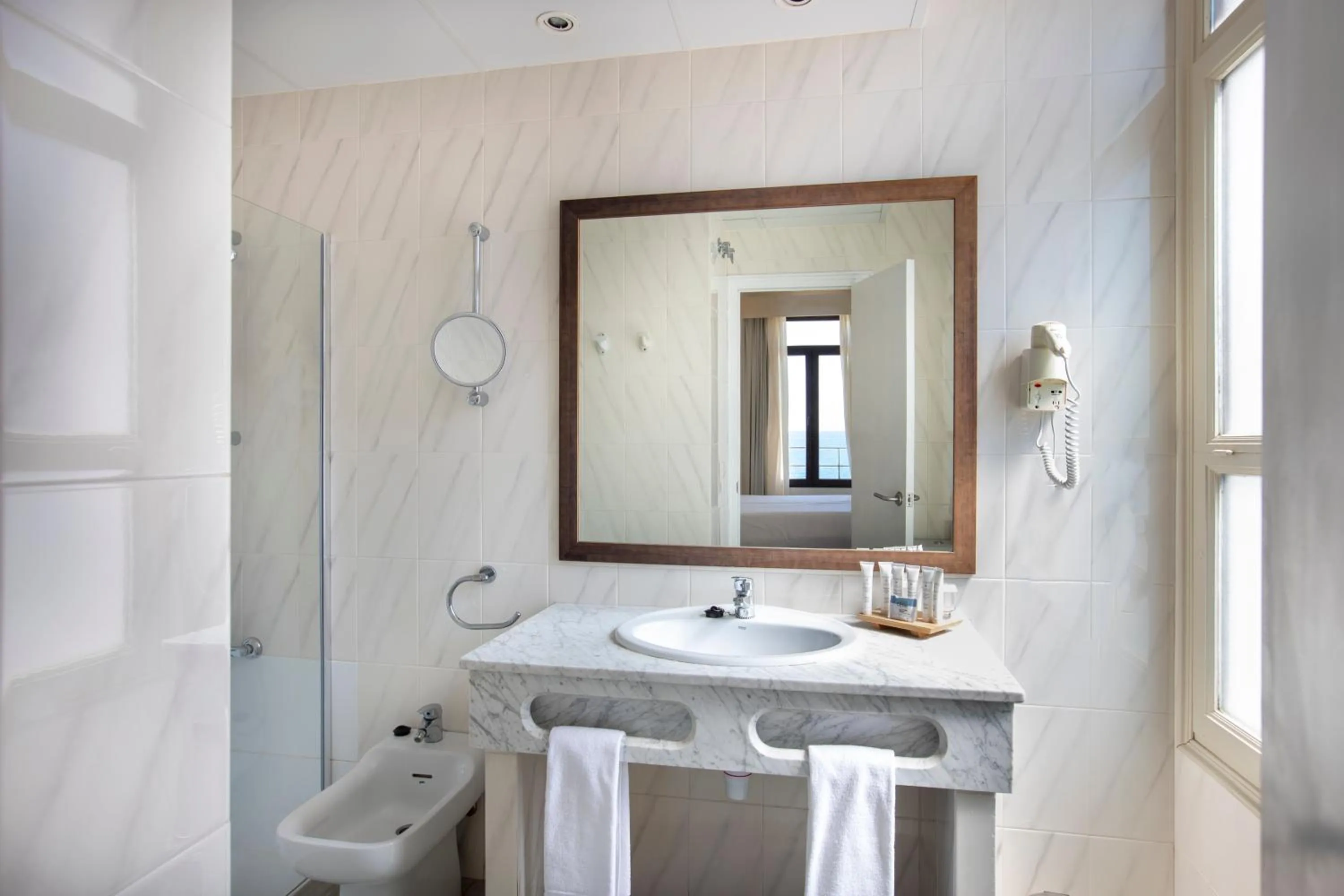 Toilet in Hotel Llafranch