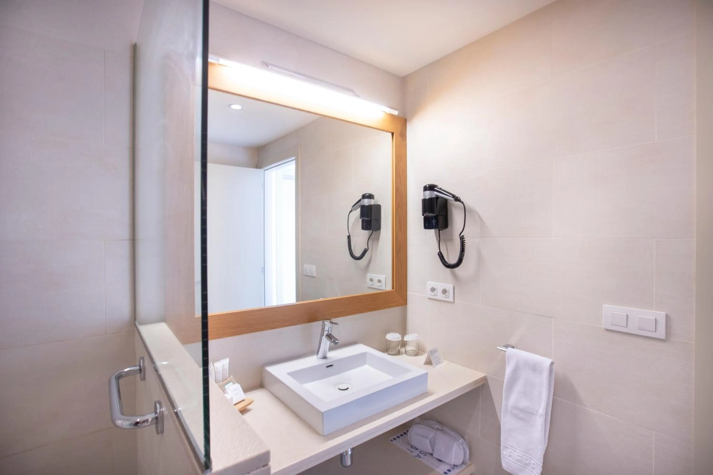 Bathroom in Hotel Llafranch