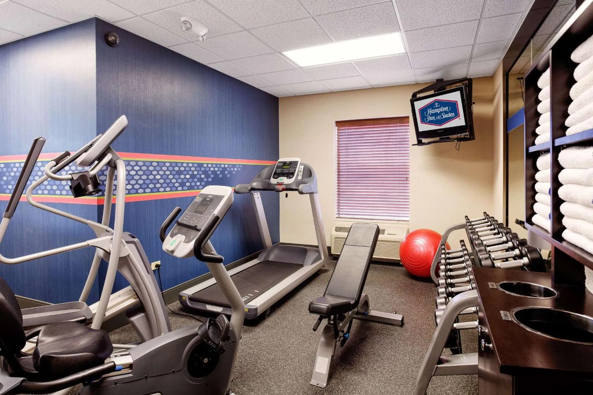 Fitness centre/facilities in Hampton Inn & Suites Addison