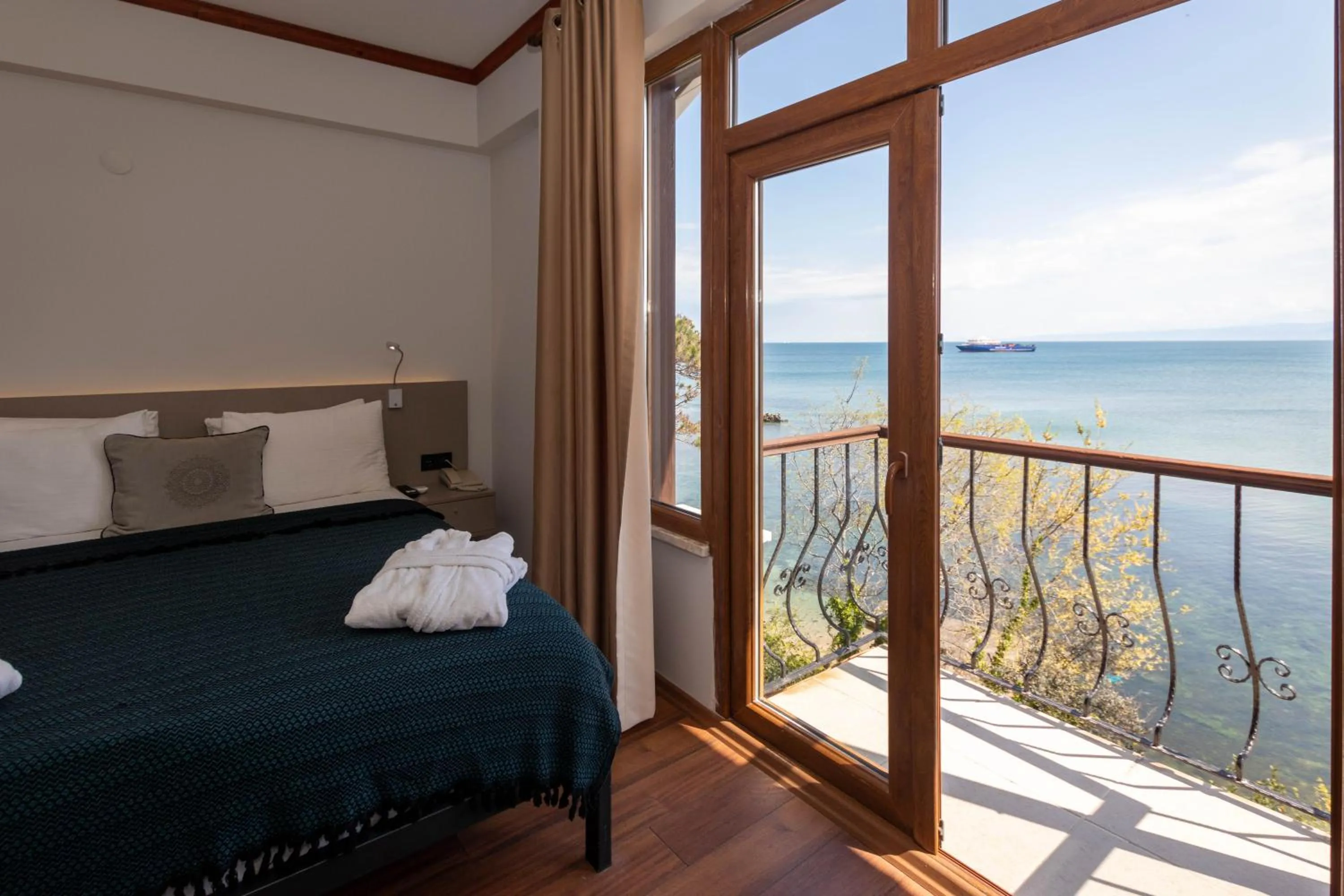Balcony/Terrace, Bed in Sinop Antik Otel