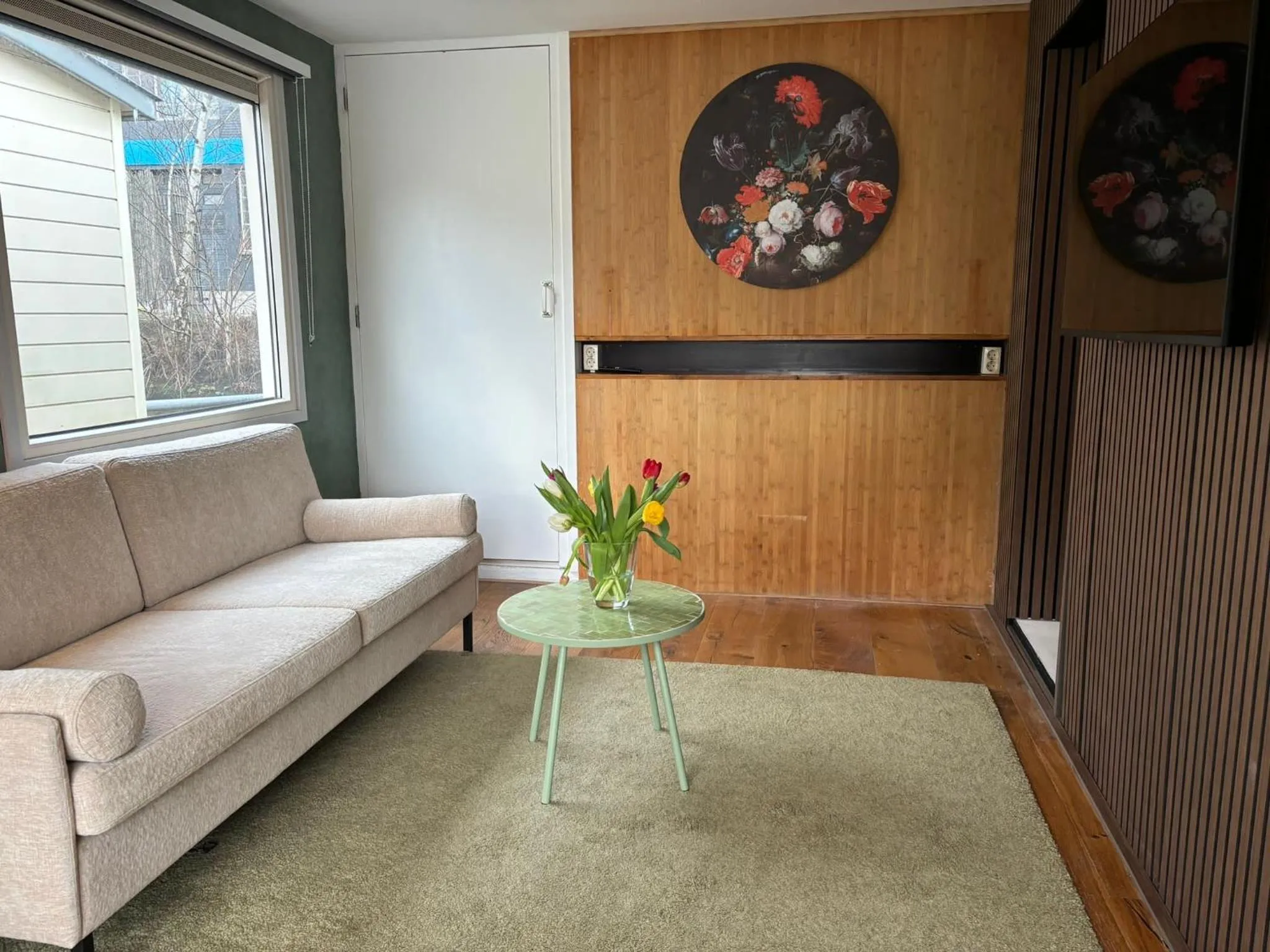 Luxury studio on Robs houseboat special for couples