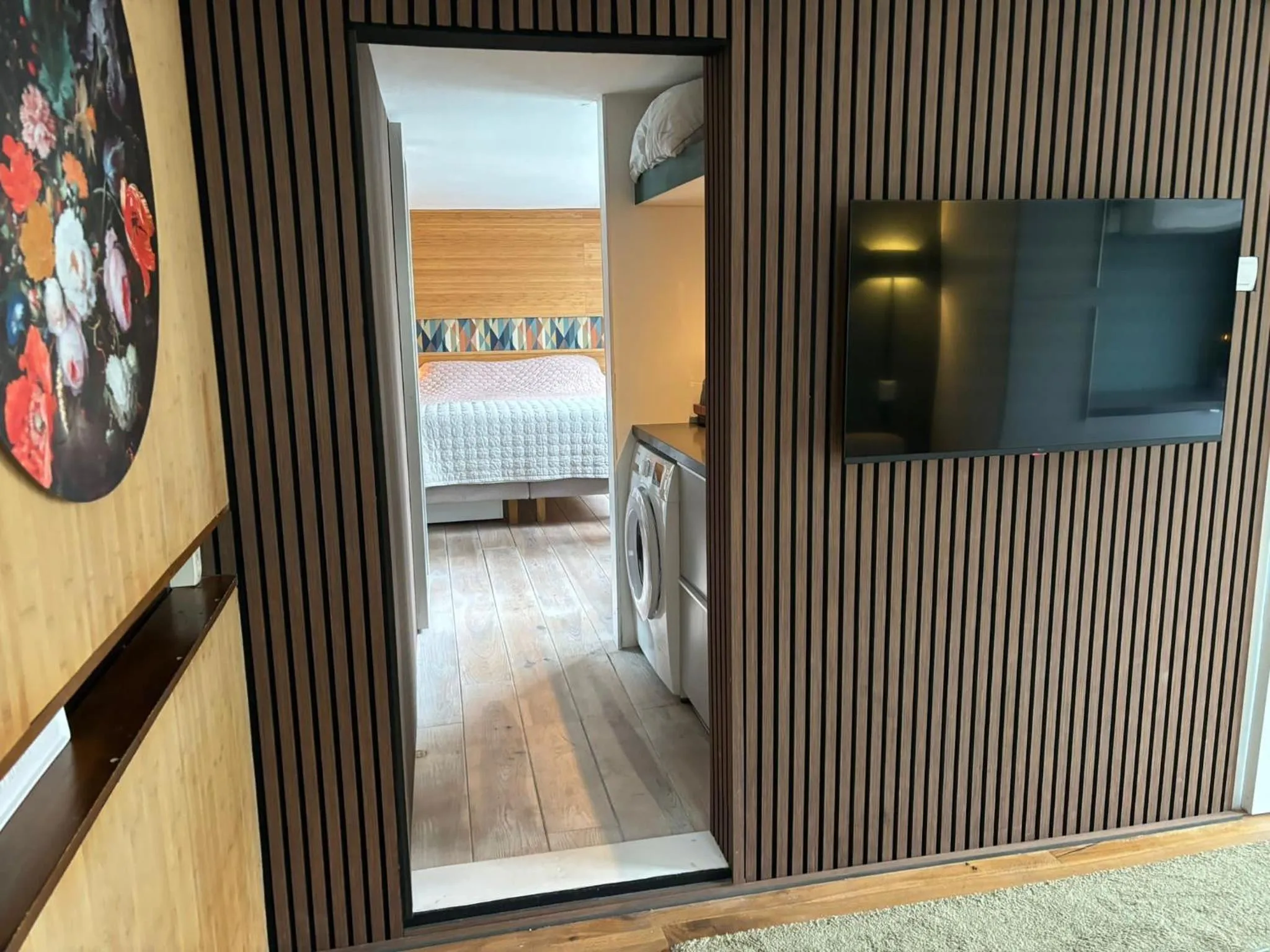 Luxury studio on Robs houseboat special for couples