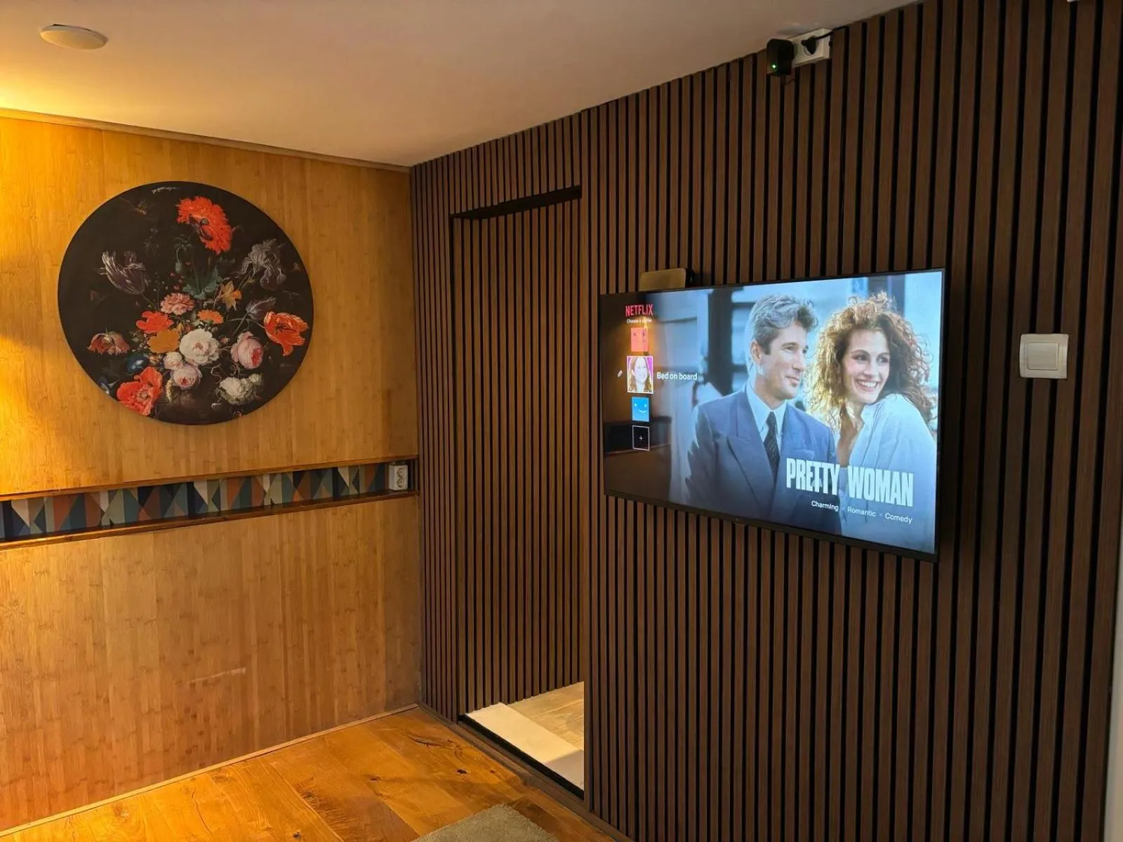 Luxury studio on Robs houseboat special for couples