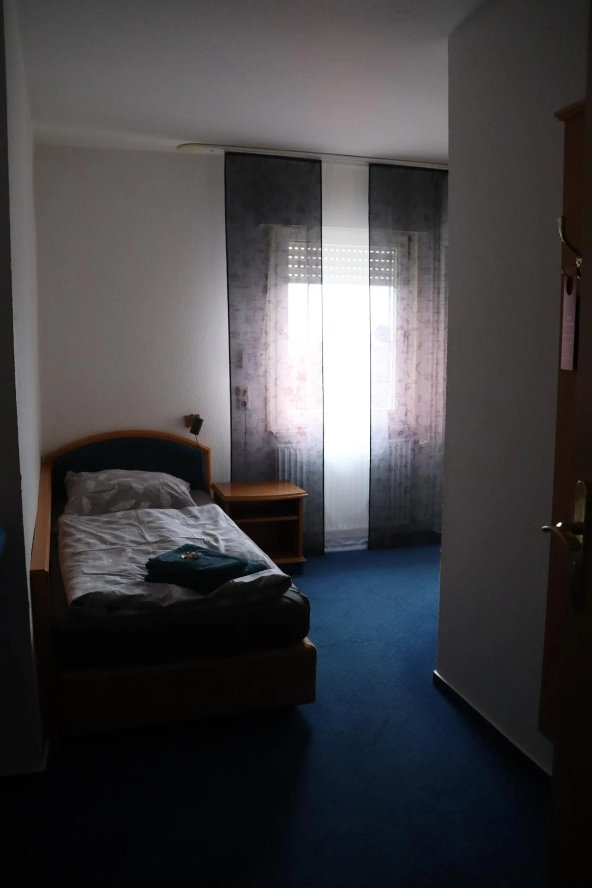 room service, Bed in Hotel Haarener Hof