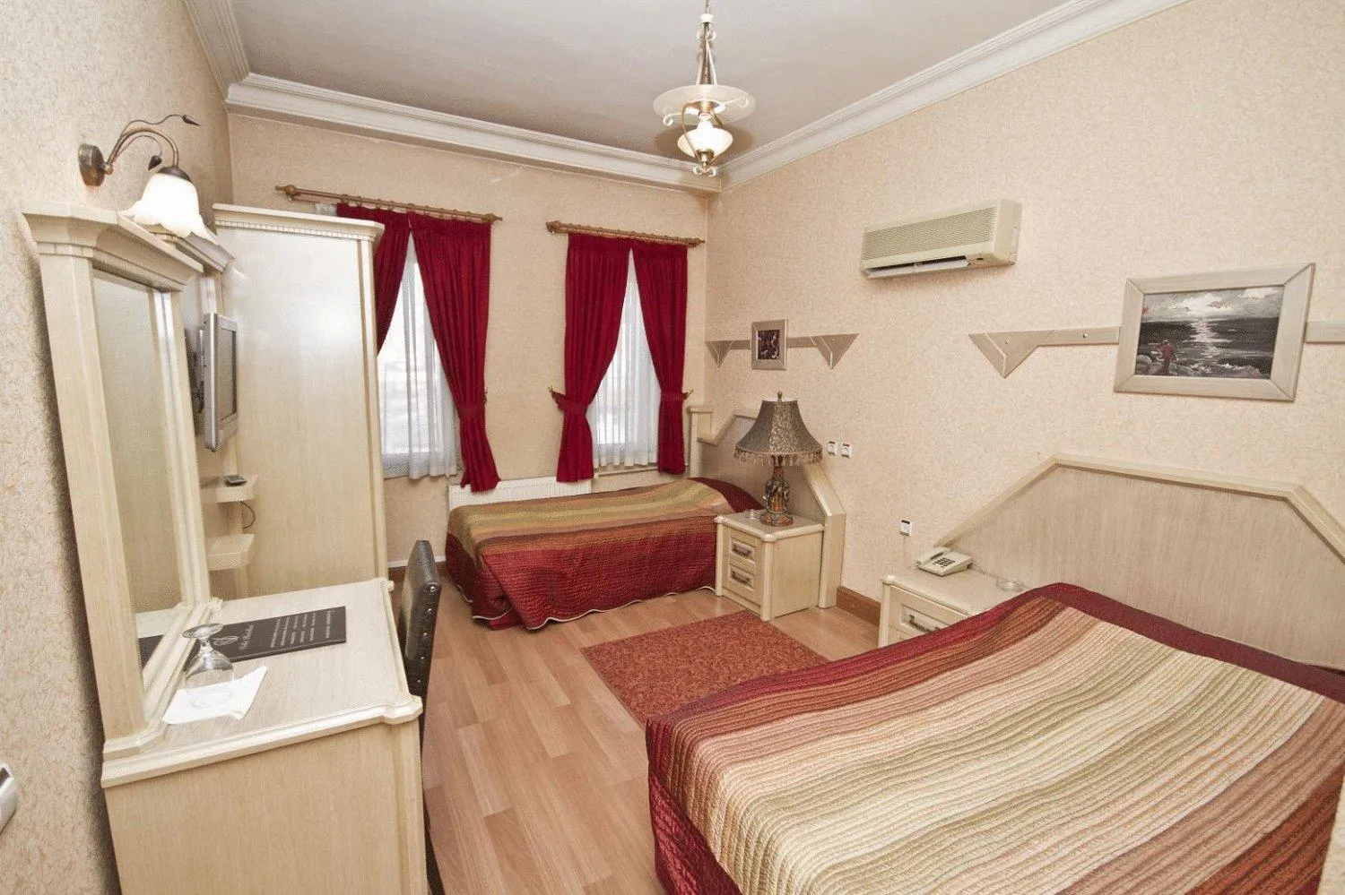 Photo of the whole room in Kucuk Velic Hotel