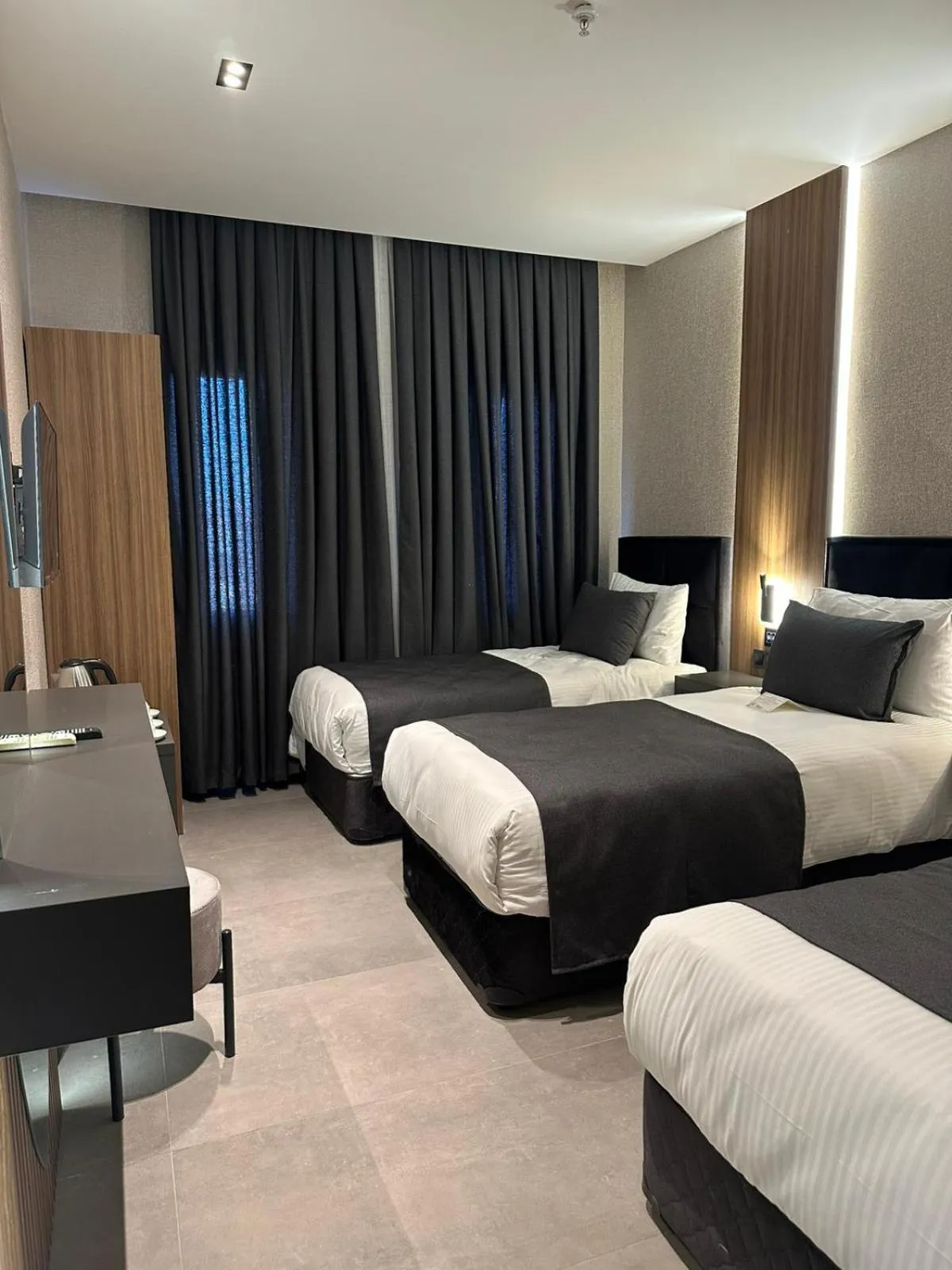 Property building, Bed in Kucuk Velic Hotel