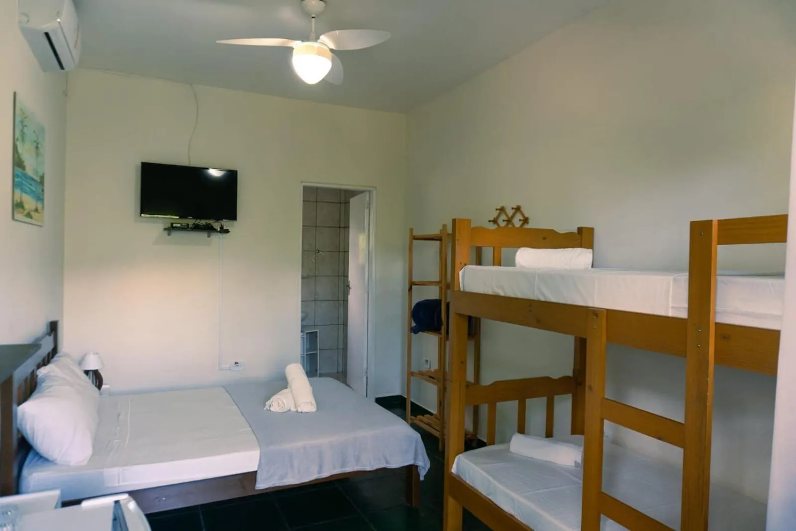 Bathroom, Bed in Pousada Sol do Araçá