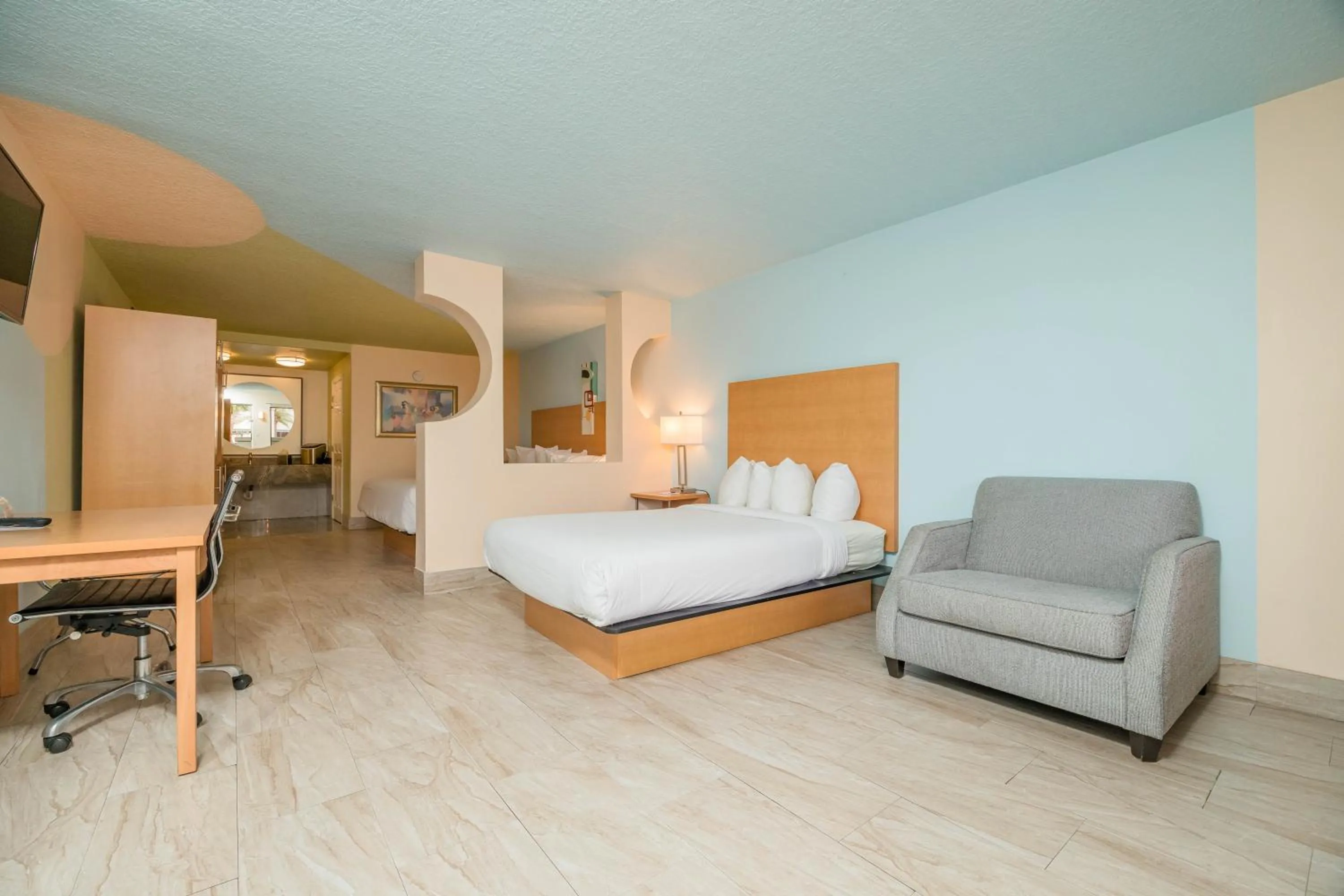 Photo of the whole room, Bed in The Ponce St. Augustine Hotel