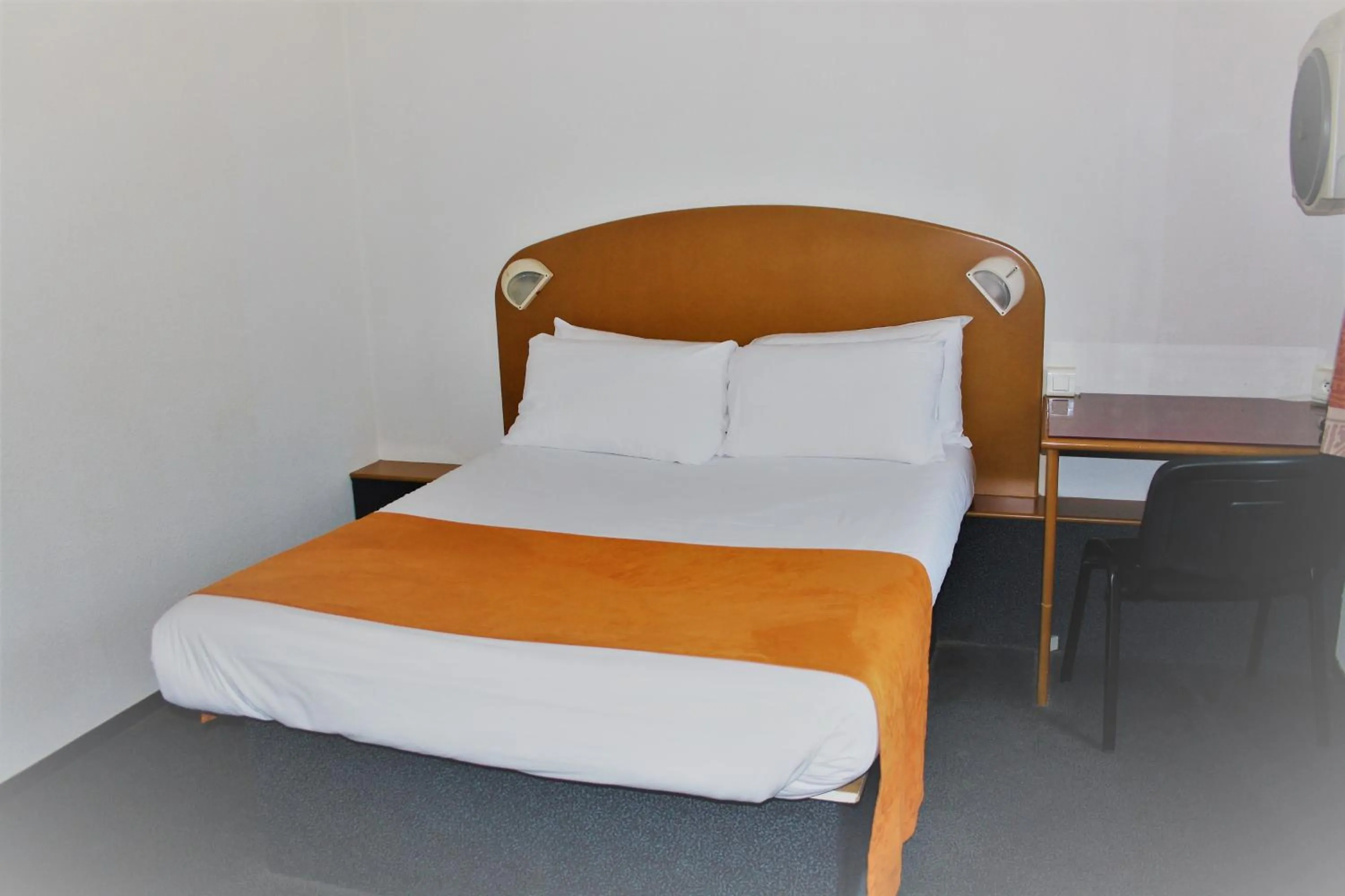 Photo of the whole room, Bed in Hôtel Quick Palace Valence Nord