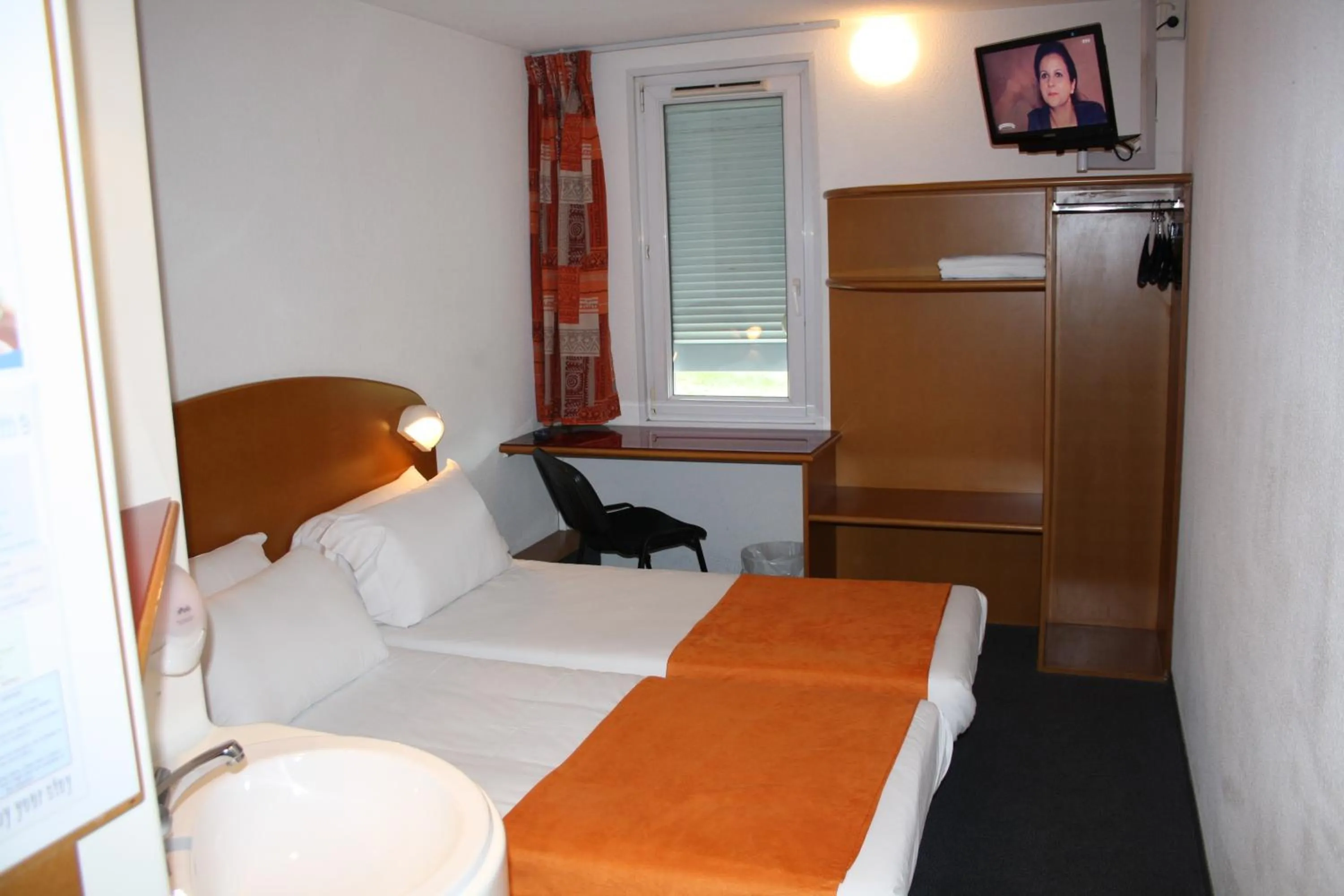 Photo of the whole room, Bed in Hôtel Quick Palace Valence Nord