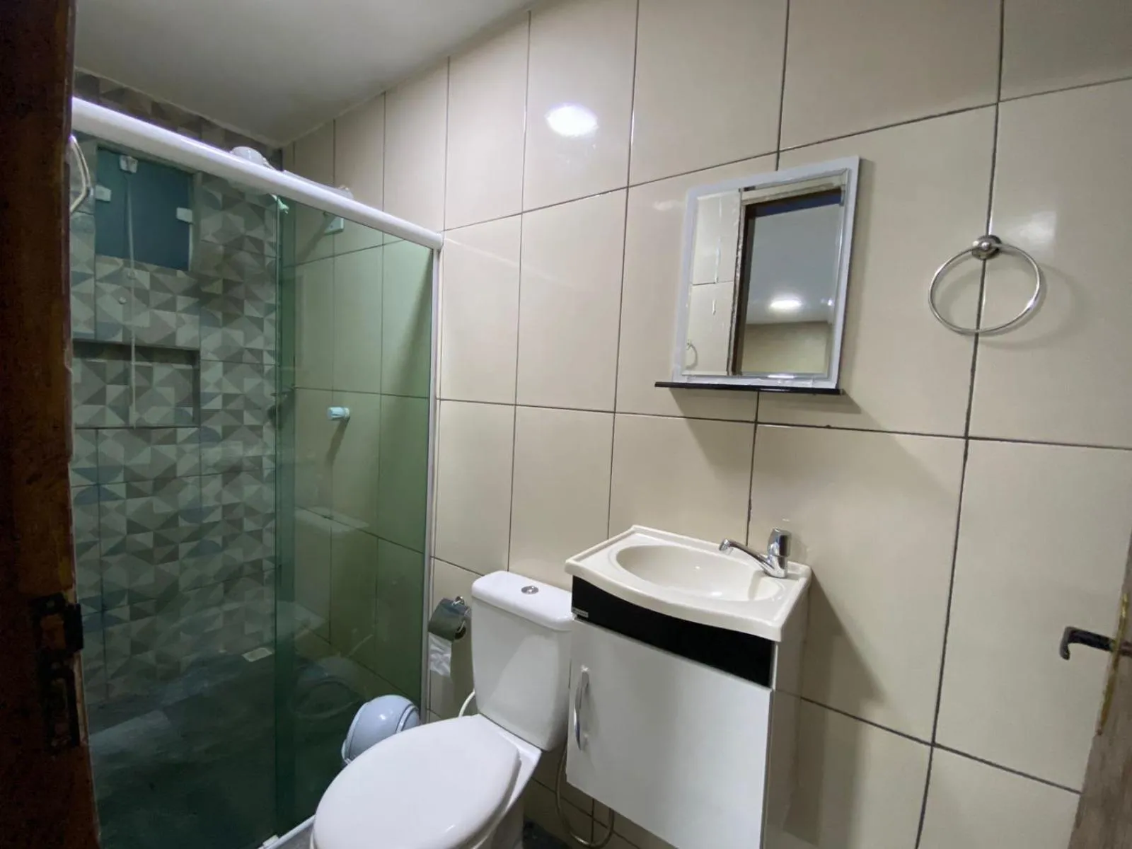 Shower in Lurviz Home Suítes