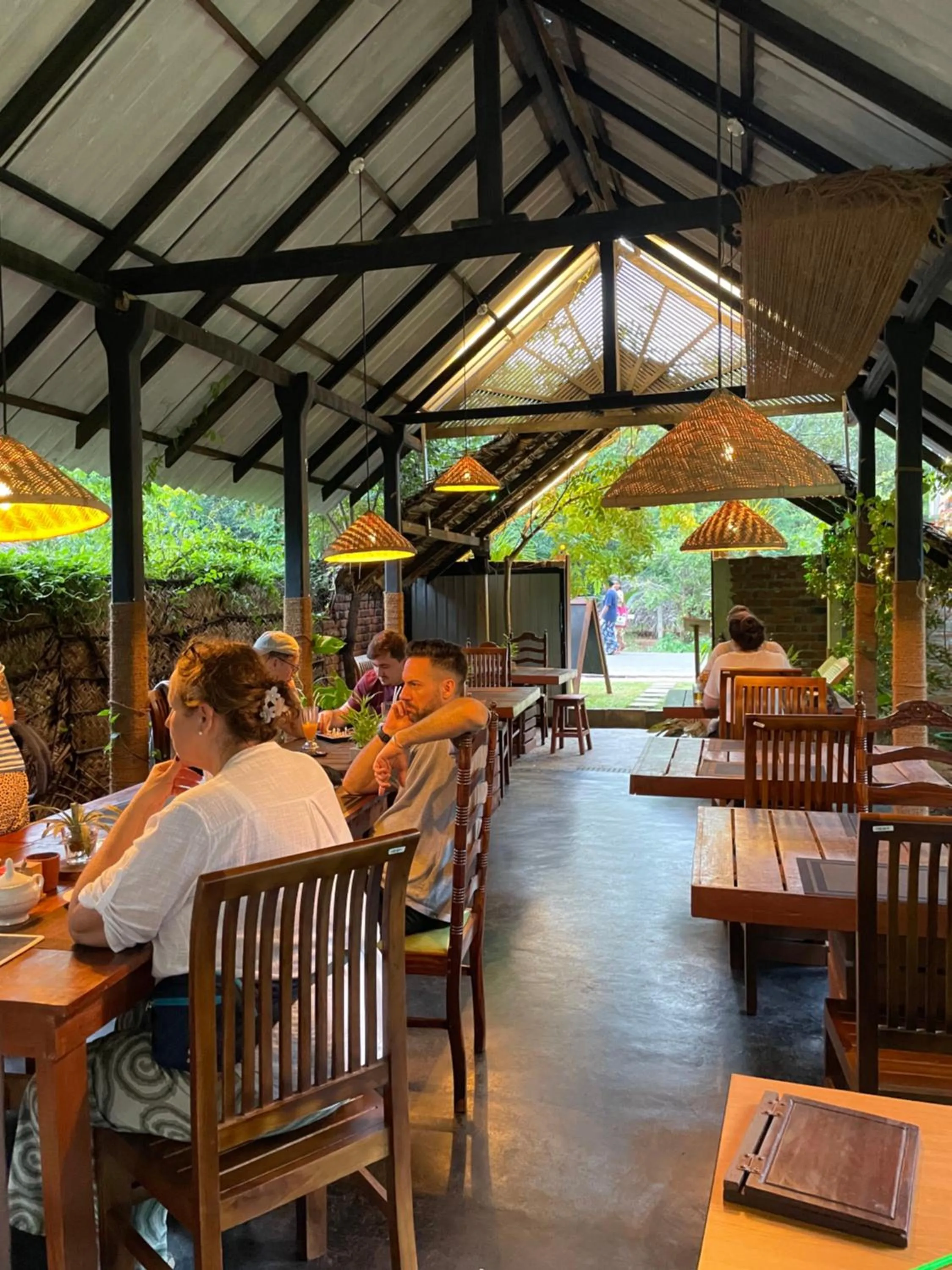 Restaurant/places to eat in Sigiri Shen Residence