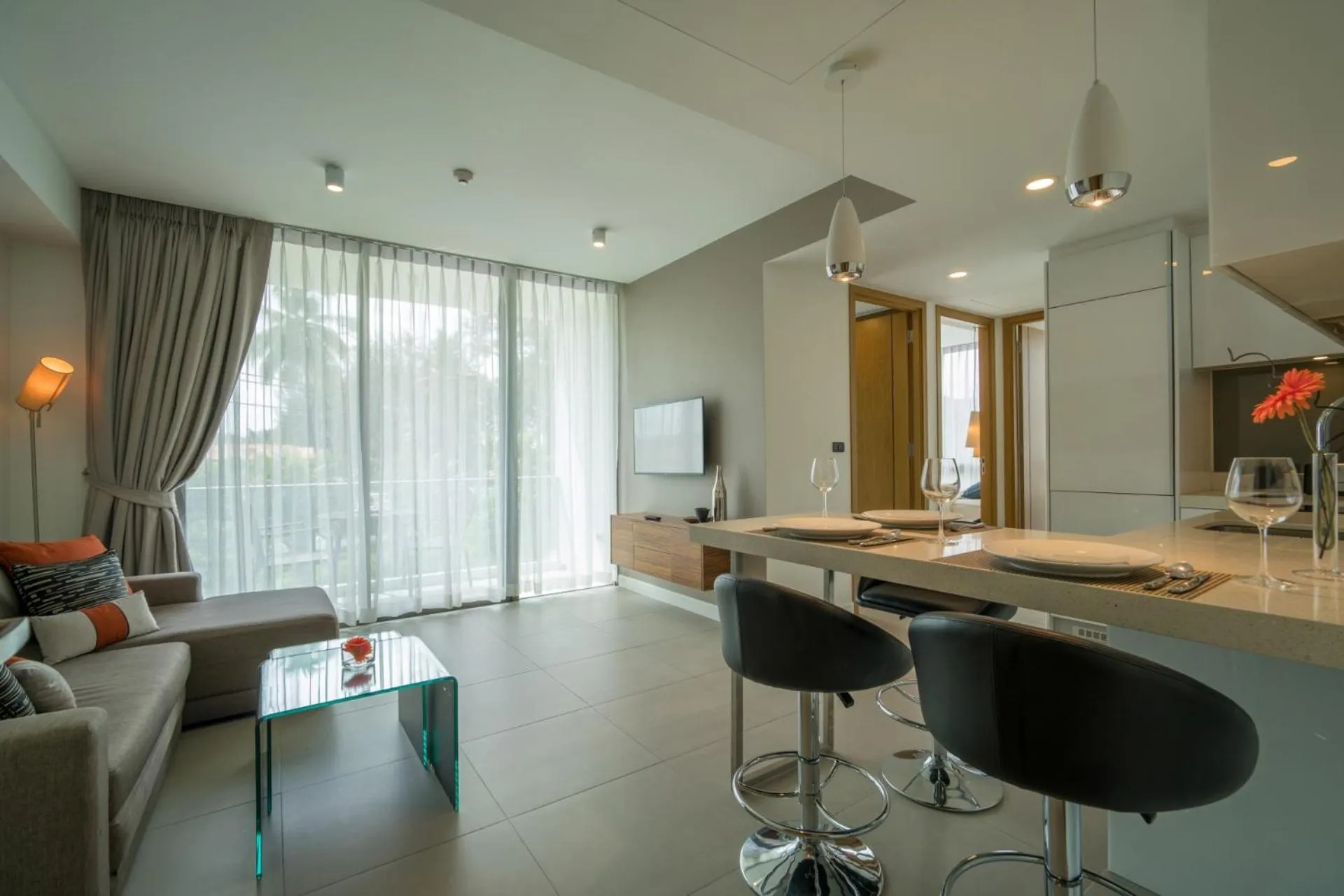 Living room, Bathroom in Oceanstone by Resava