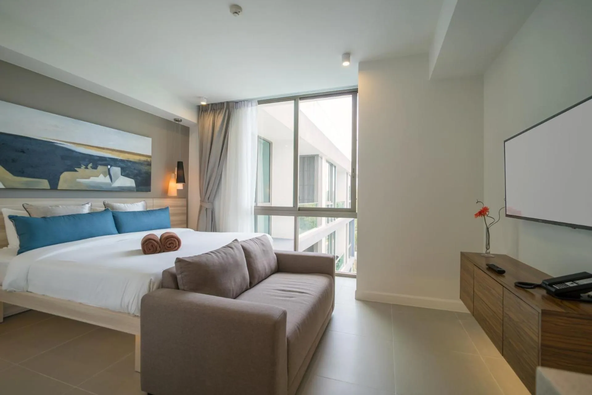 Deluxe Studio in Oceanstone by RESAVA