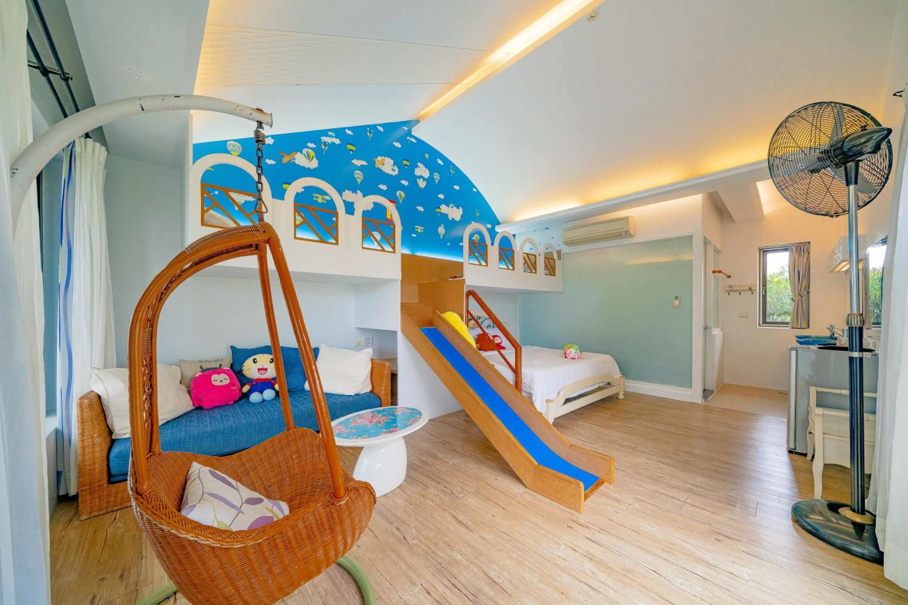 Bed in Rainbow Garden B&B