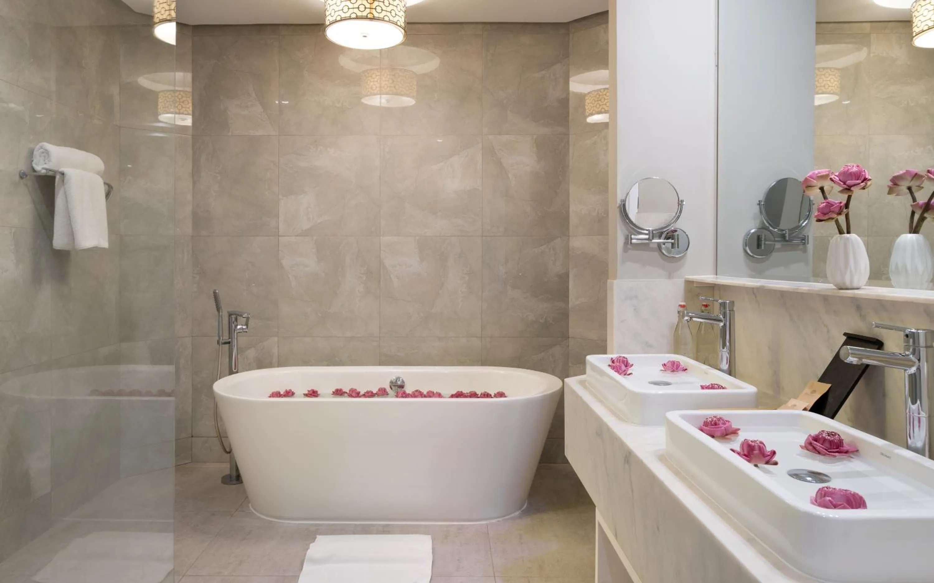 Shower in Memoire Palace Resort & Spa